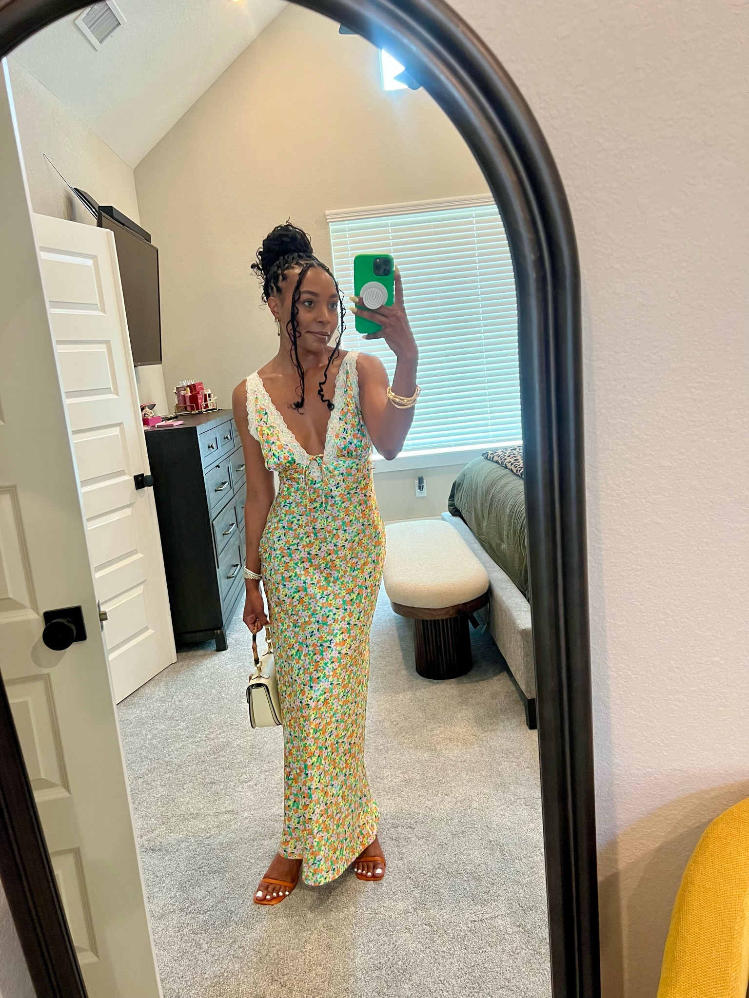 Perfect little summer dress for a girls brunch, a night out, anything! Wearing a XS, fits true to size! 

Shoes are old from Zara! 


#LTKStyleTip #LTKFindsUnder50 #LTKSeasonal