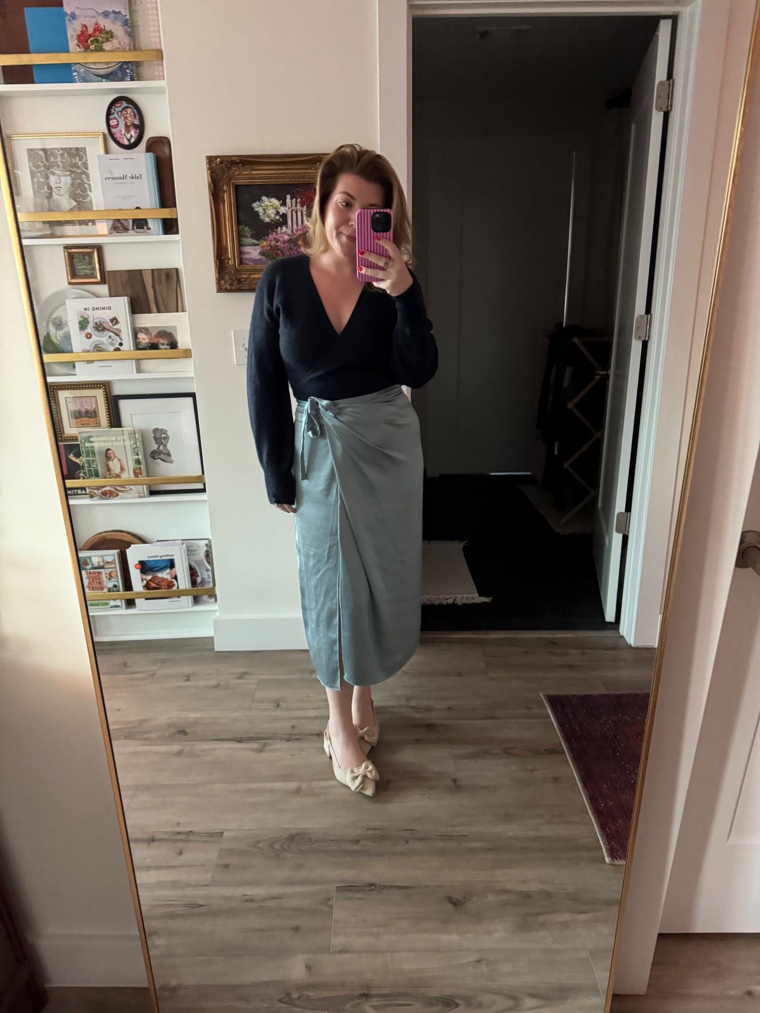 The October weather was all over the place so lots of transitional style pieces were required to keep me warm (I am always freezingggggg). My Aritzia shopping spree kept me dressed most of the month with their sweaters and cult favorite lodge pants for days when I didn’t feel like wearing real pants. Then I had a few reasons to dress up and the combination of suede + satin was really speaking to me 



#LTKMidsize #LTKFindsUnder100 #LTKStyleTip