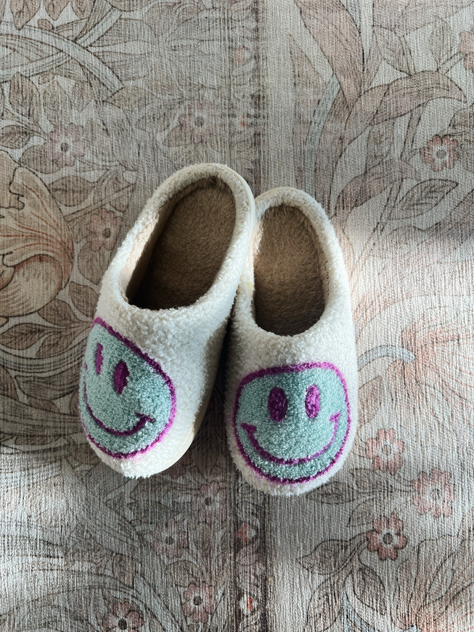 A cozy little last minute Easter basket stuffer 🪺

Kids slippers



#LTKkids #LTKfindsunder50