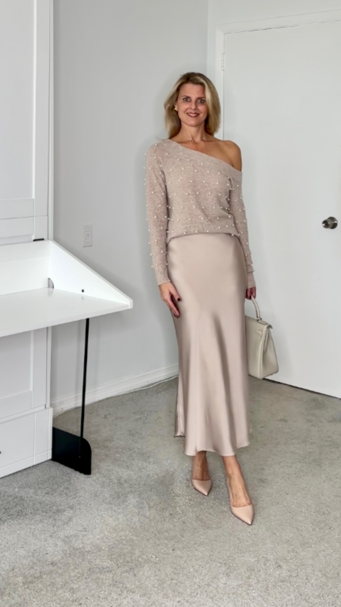 The exact skirt is no longer available
I have a Quince midi skirt In champagne and is a close alternative.   It's now available in maxi and midi lengths 

Typically I wear a 7-7.5 (24cm).  In the heels I wear a 7

Sweater is exact size

#LTKshoecrush #LTKSeasonal #LTKfindsunder100