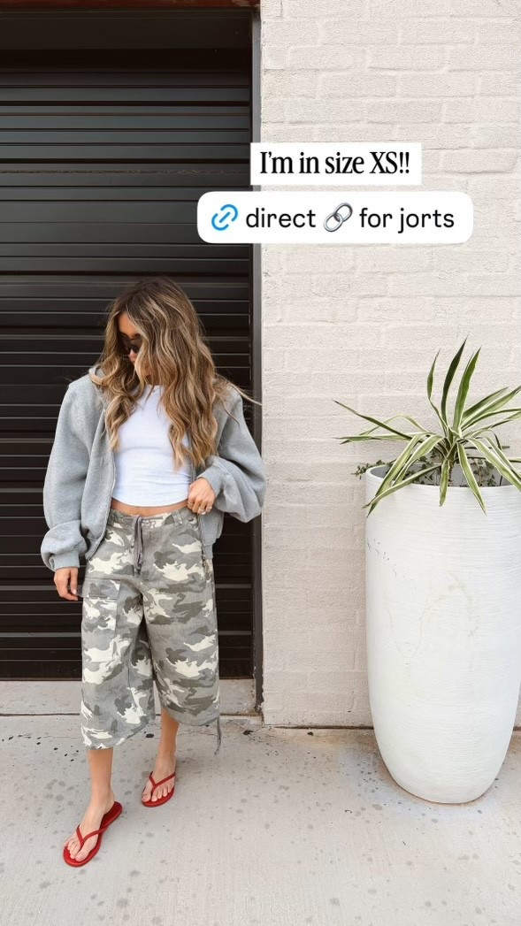 Love these pants! 

fall fashion, fall outfit, petite fashion, trendy pants, chic outfit ￼