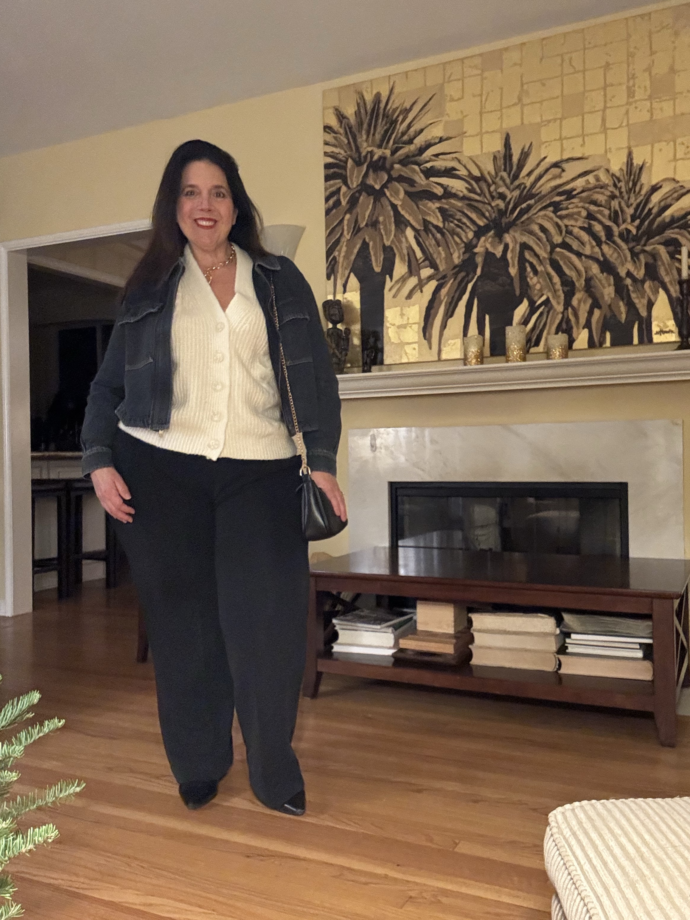 Isn’t that “Golden Palms” painting by Nathan Horner just magical🌴