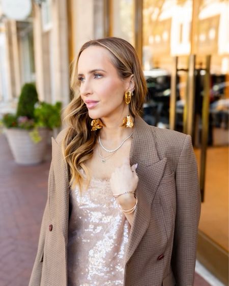 Another day, another chance to sparkle ✨ I love the flair these neutral sequins add to both this cami and skirt. They are perfect pieces for the holidays or to add a little something special to an every day look. I paired it with a classic blazer and gold floral drop earrings that I get so many compliments on whenever I wear them. The exact pair isn’t available but I found a very similar style. 
 #jonathamsimkhai #sequins #nudesequins #essentialjewelry #statementjewelry #blazer #fallessentials #holidayessentials #holidaystyle 




#LTKHoliday #LTKSeasonal #LTKstyletip