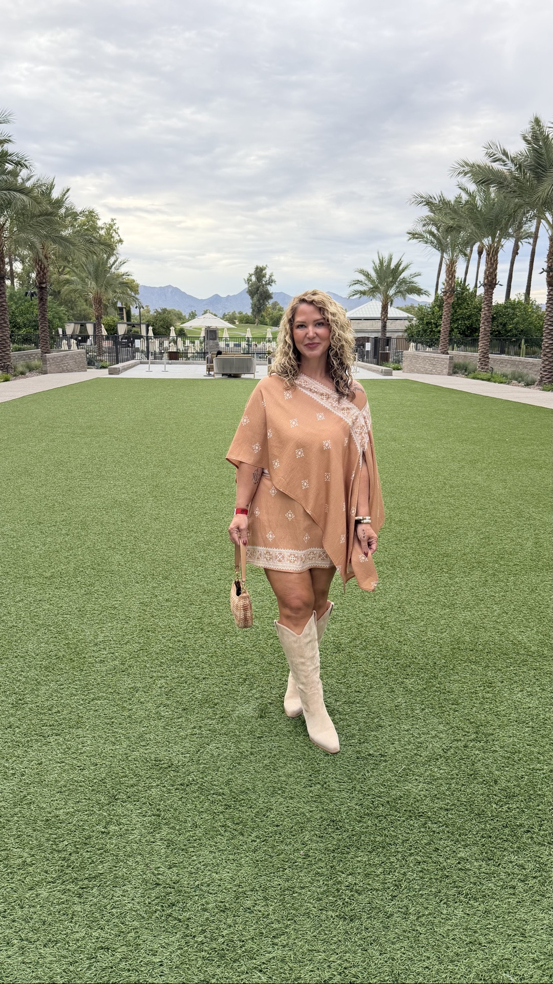 Size large 
Boots tts

#LTKOver40 #LTKMidsize #LTKPetite