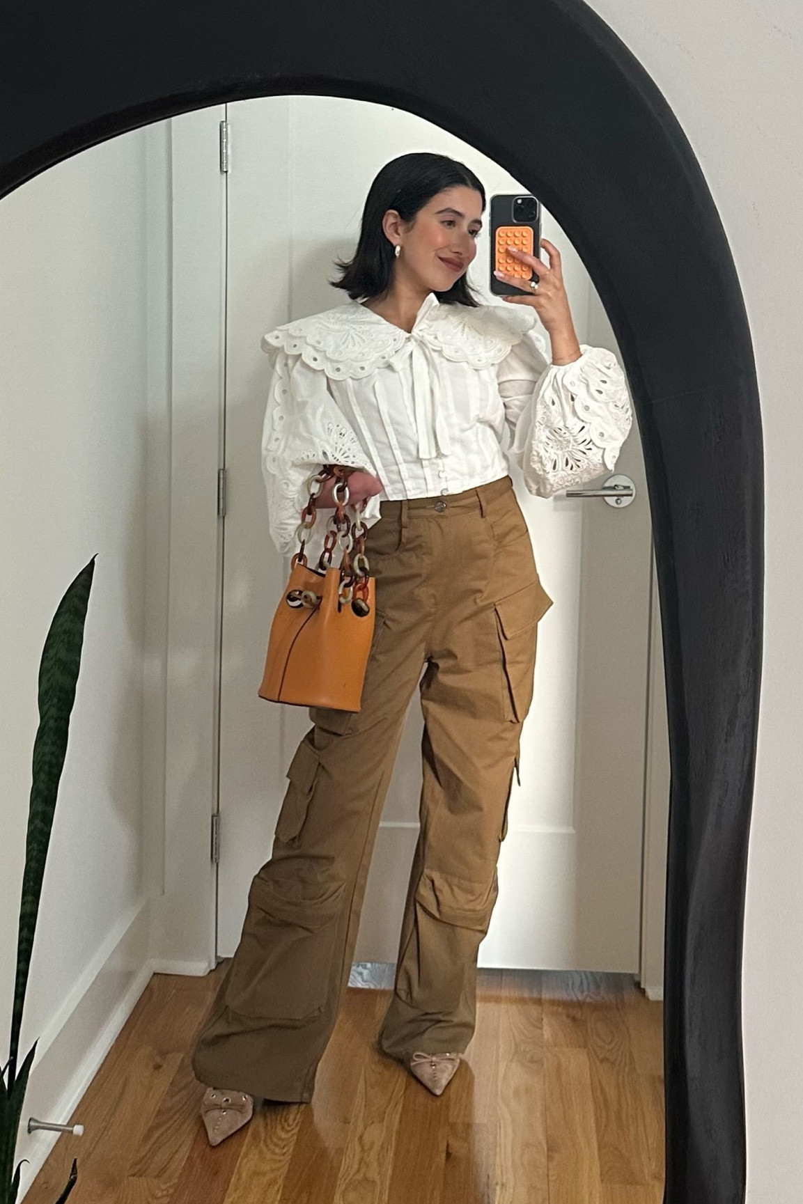 OOTD - cargos & a girly top combo is unmatched !! 


Fall outfit | Nashville outfit | cargo pants | bucket bag | kitten heels | 

#LTKSeasonal #LTKshoecrush #LTKFind