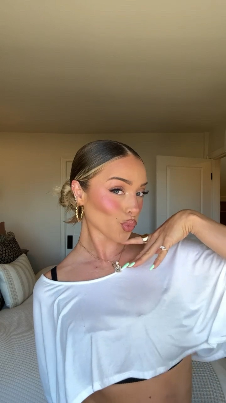 Easy summer hairstyle 🫧 


#LTKBeauty #LTKSeasonal #LTKSummerEdit