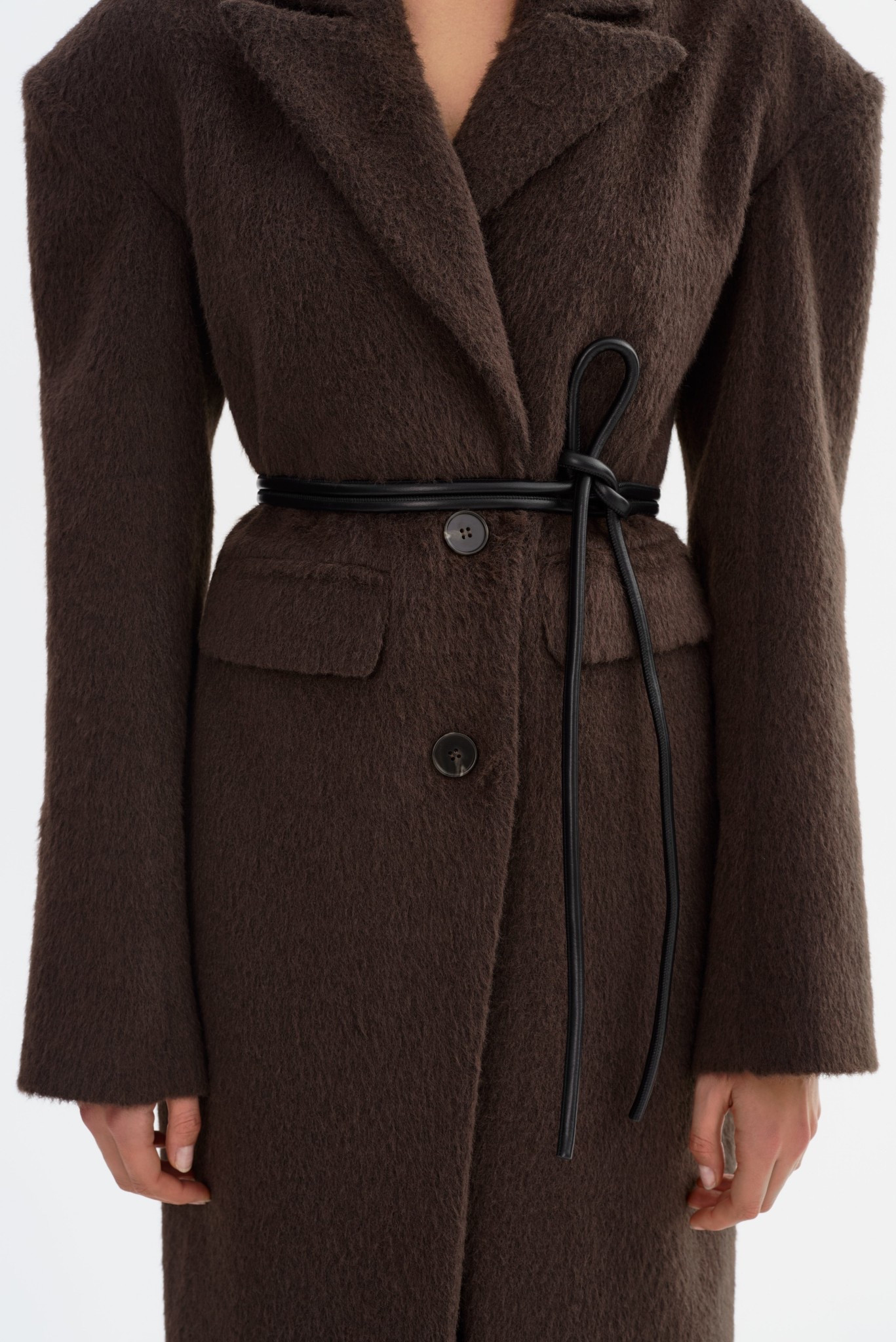 black tubular belt, the opitome of chic, if I didn’t own it, it would at the top of my wish list  