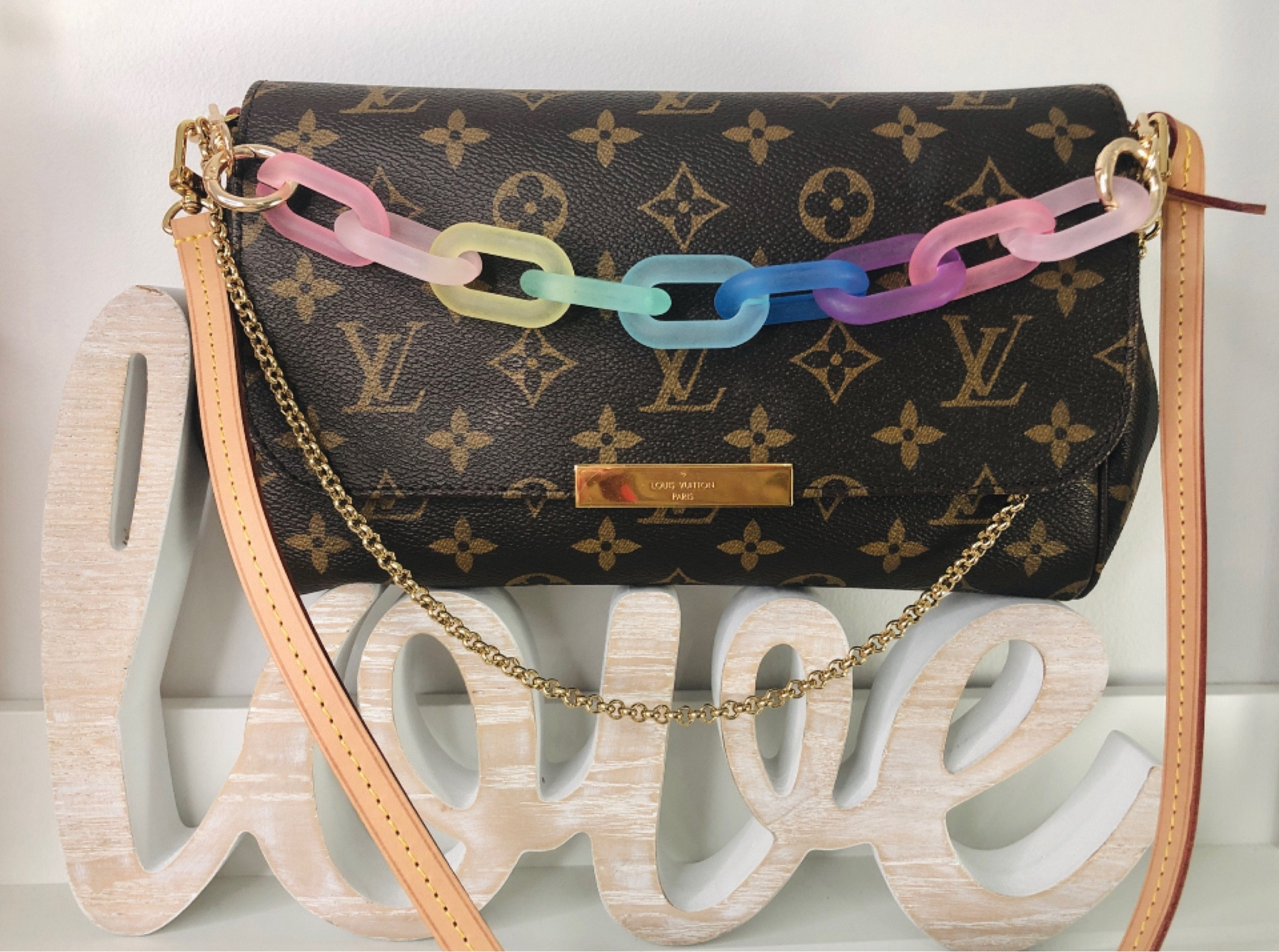 Rainbow frosted chunky chain strap to add to your favourite bag

#LTKstyletip #LTKitbag #LTKSeasonal