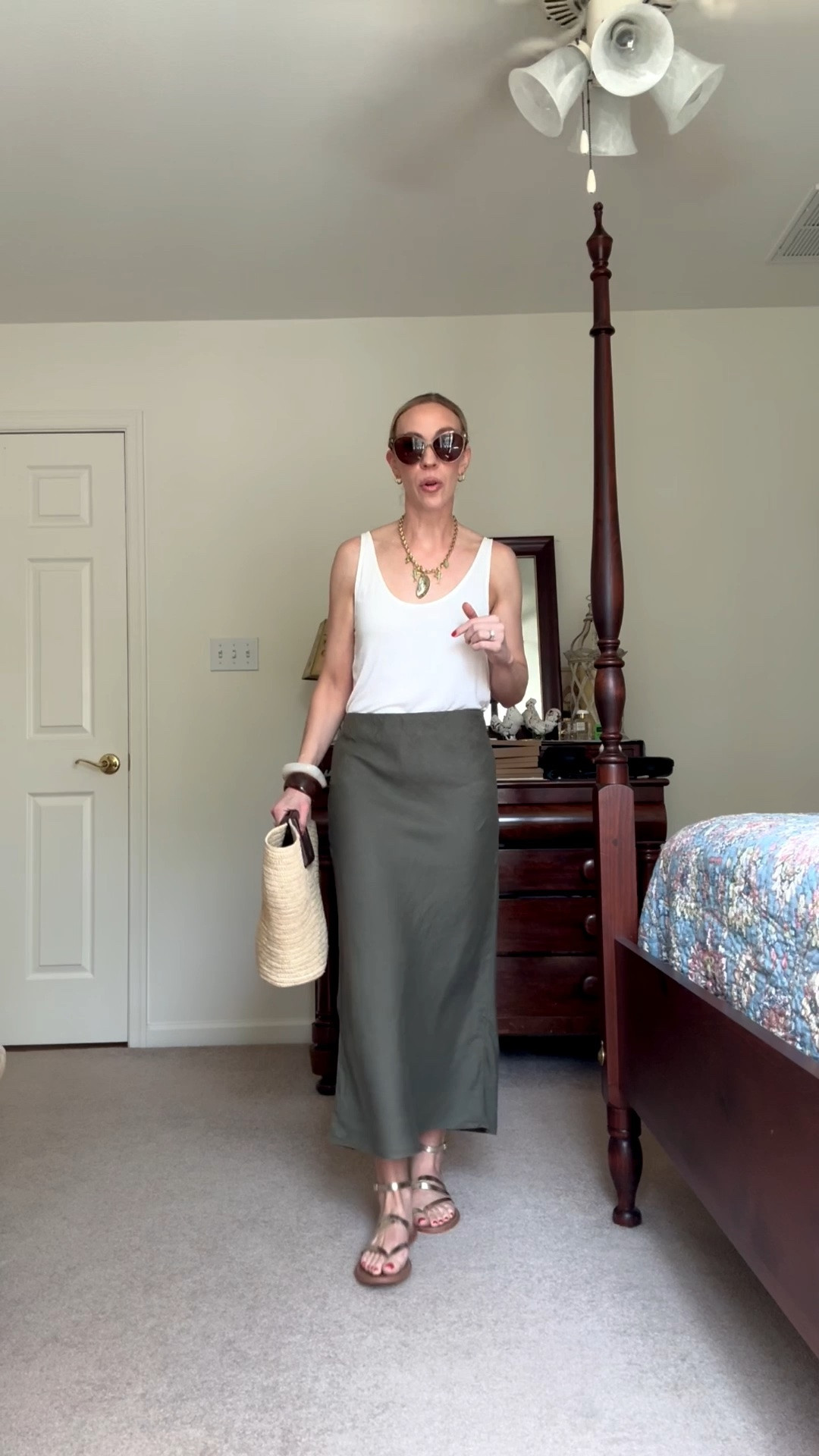 This linen skirt is everything! Classic, chic, perfect for hot summer days, beach dinners, European vacation, etc! Wearing XS

#LTKTravel #LTKdayinmylife #LTKootd