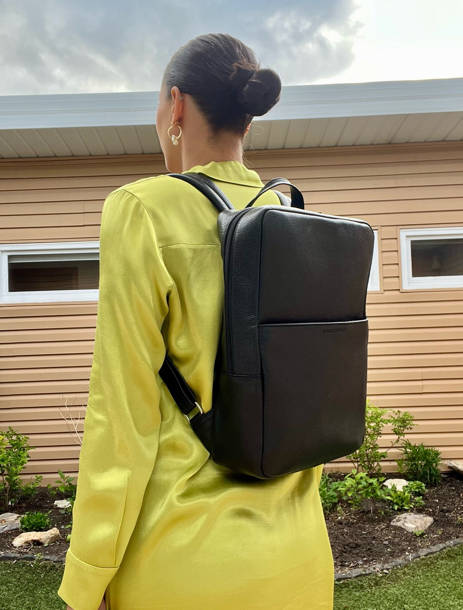 Best work bag I’ve ever owned! Love that it is adjustable, is chic and perfectly fits my laptop! 🖤 

#LTKStyleTip #LTKWorkwear #LTKItBag