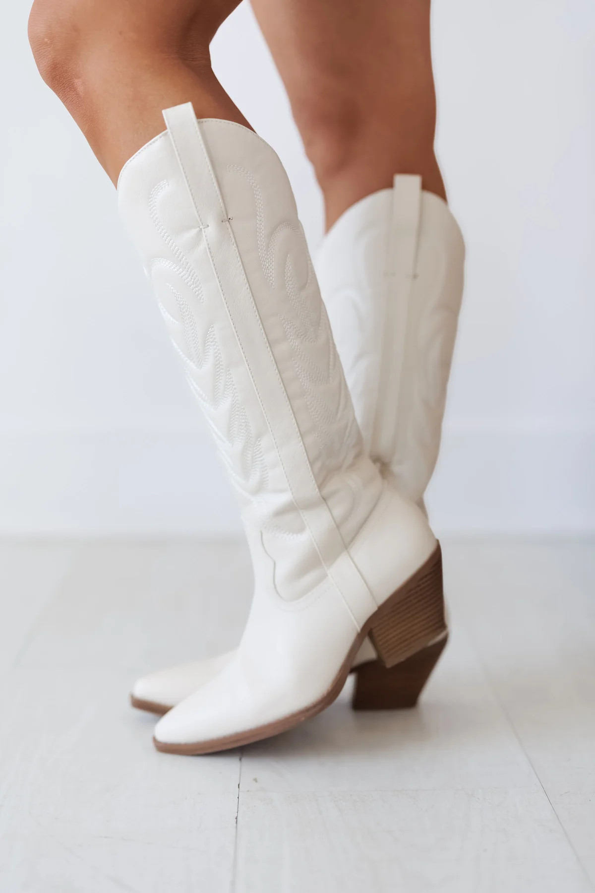 Matisse: Dixie Boot - White | Landry Kate