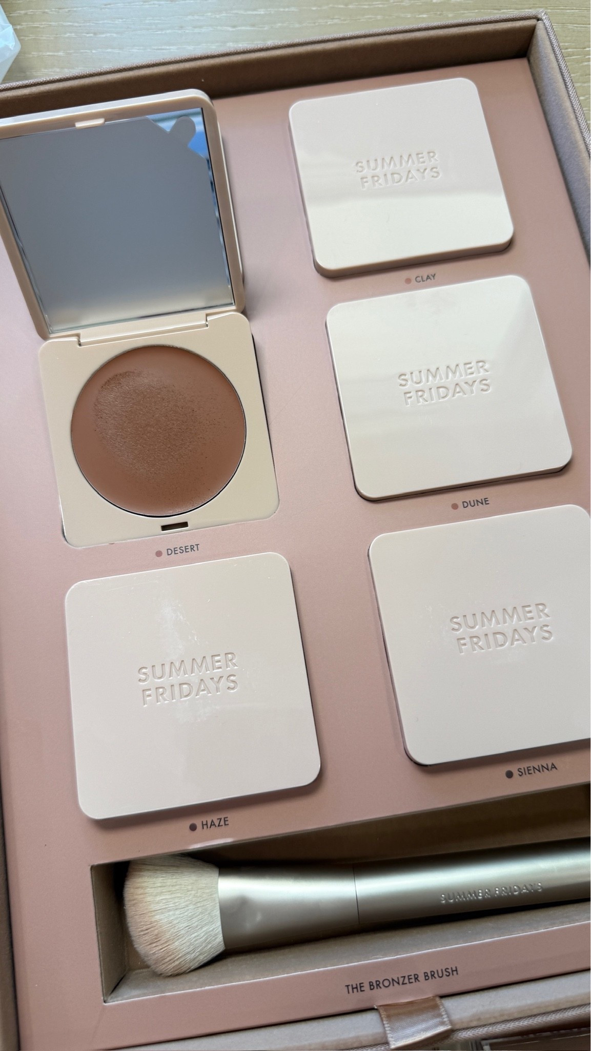 Just tried the new summer Fridays bronzer butter balms and I think it’s my new favorite cream bronzer

So easy to blend, beautiful skin to satin finish, not patchy at all

#LTKgrwm