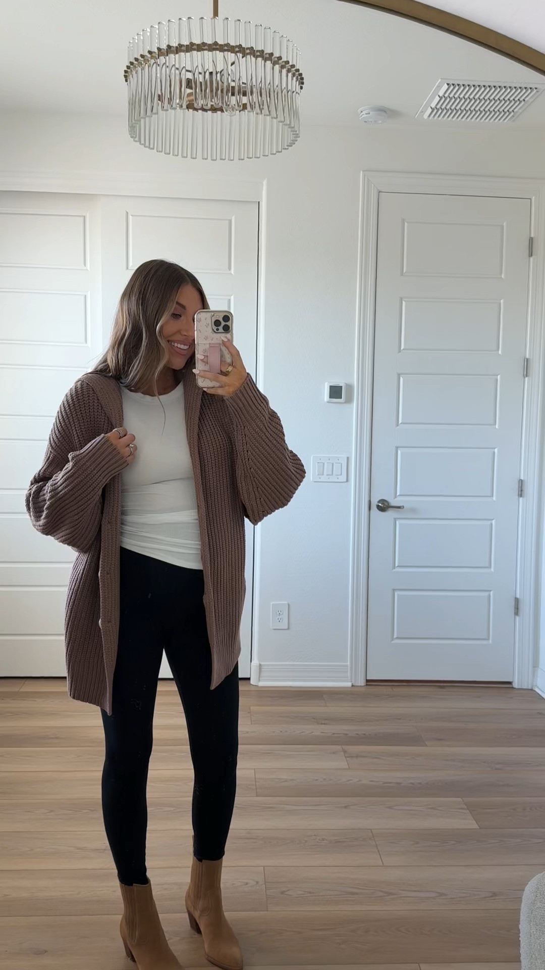 Love this comfy fall fit from @nordstrom! Wearing a small in the cardigan and top! #nordstrom #nordstrompartner