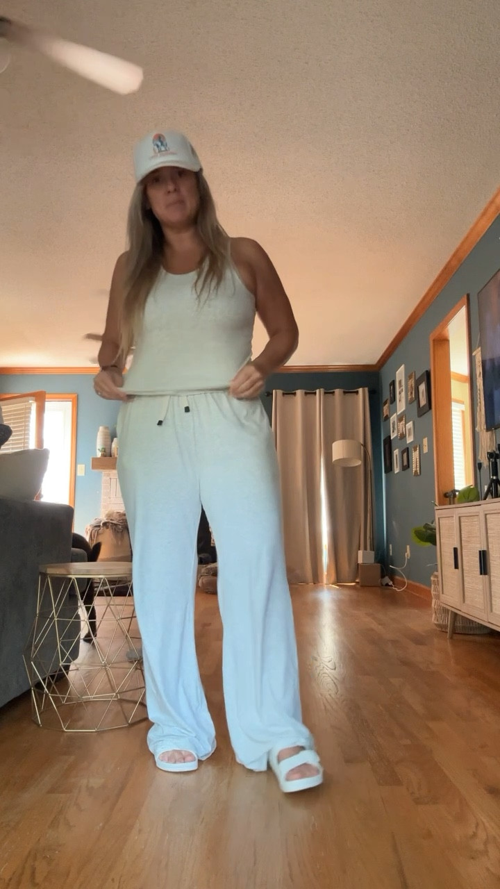 2 piece set! 
Size: Large

#LTKFindsUnder50 #LTKSummerSales #LTKMidsize