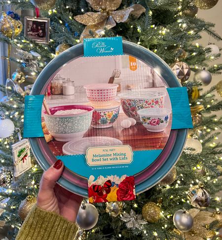 @Walmart has great gift ideas on deal now! #ad This set of Pioneer Women bowls with lids makes a great gift for a neighbor, teacher, mother-in-law etc! #walmart #walmartpartner

#LTKhome #LTKHoliday #LTKGiftGuide