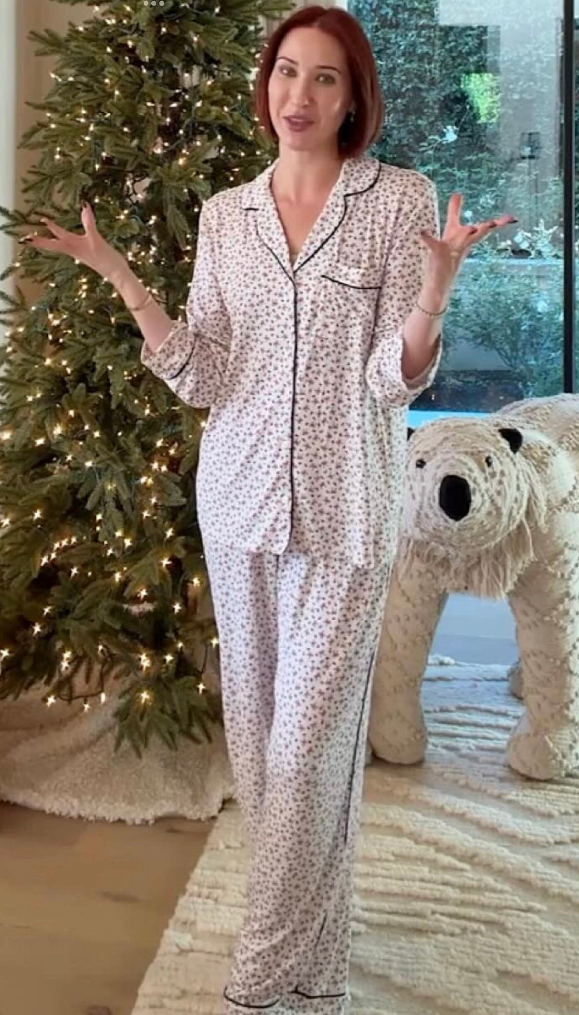 Cozy decorating the tree🌲

#LTKHoliday