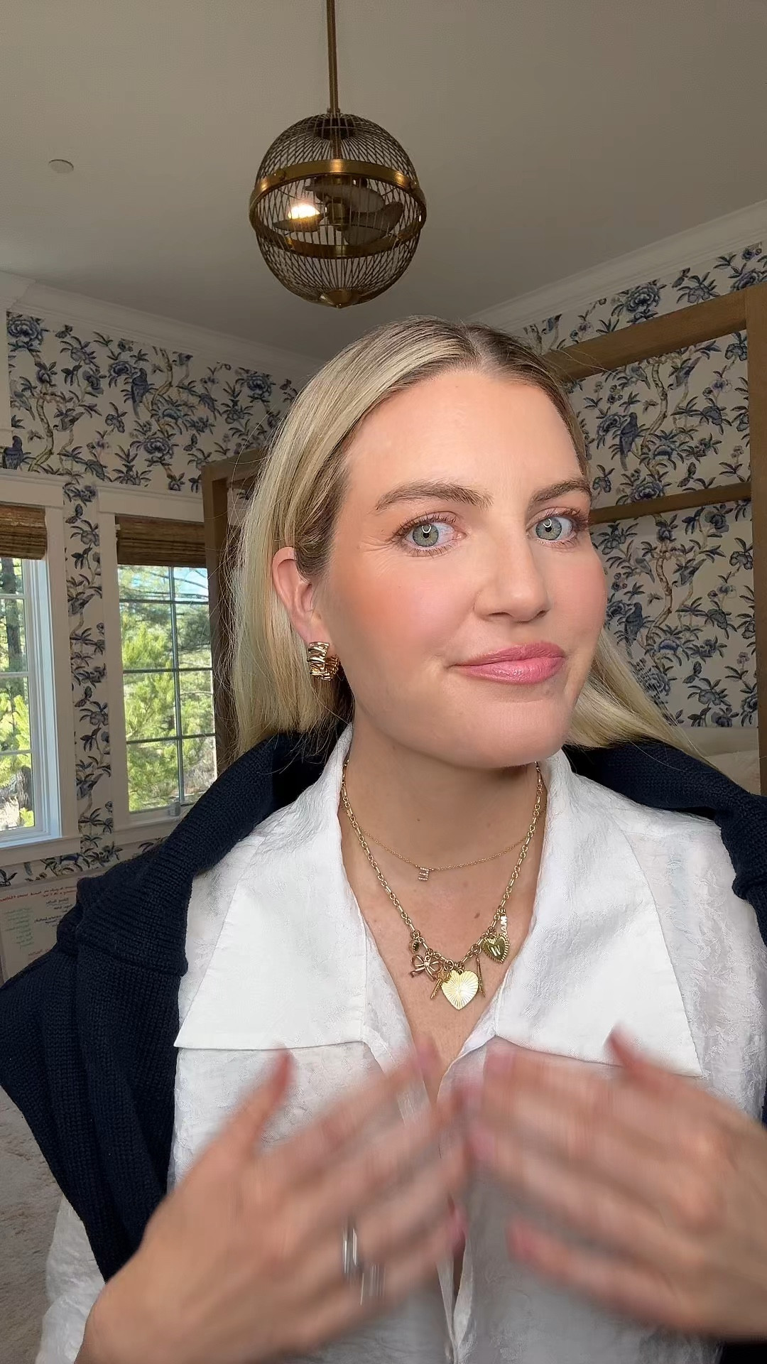 Obsessed with this necklace!! 😭