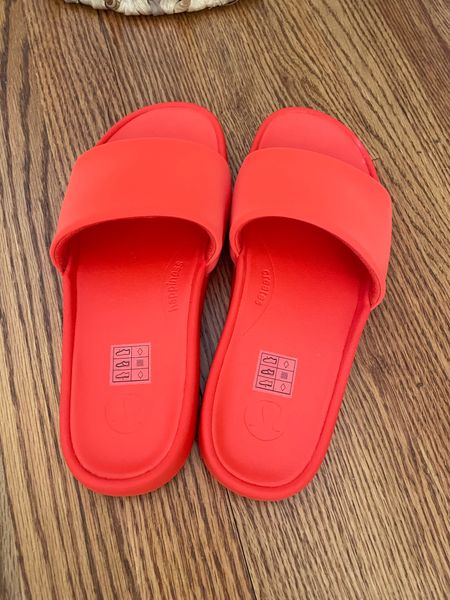 Going to the beach in a few weeks.  Ordered some new sandals from Lululemon… okay… so comfortable.  They run big.  I usually wear 8 in sneakers /7.5 in heels… the 7 fits perfect.  The 8 was too big (and wide)

#LTKSeasonal #LTKunder100 #LTKtravel