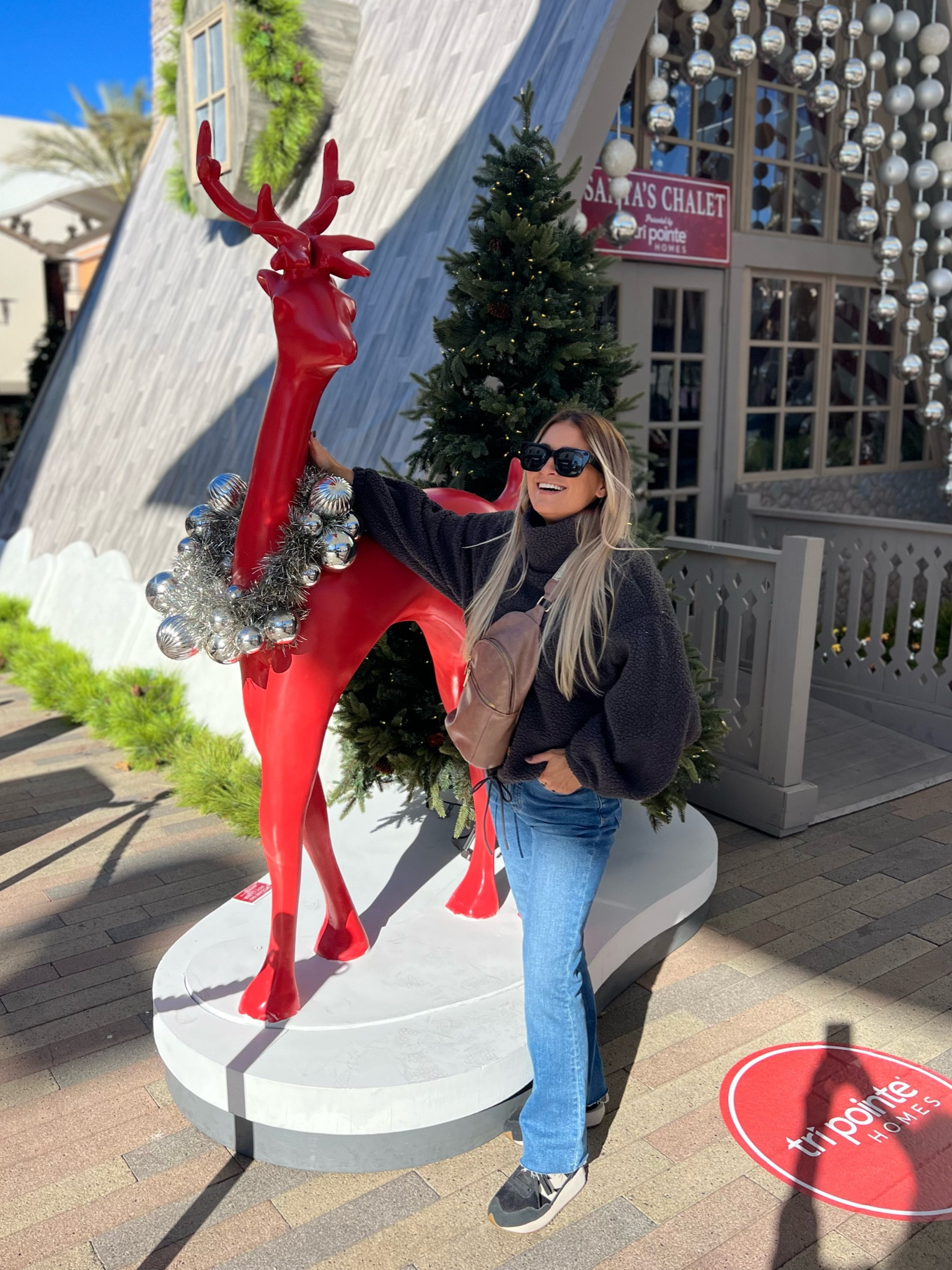 Great everyday jeans … good stretch, slight flare, raw hem and comfy 


Madewell Jeans: size 25 
New balance: size 6

#LTKCyberWeek #LTKU #LTKstyletip