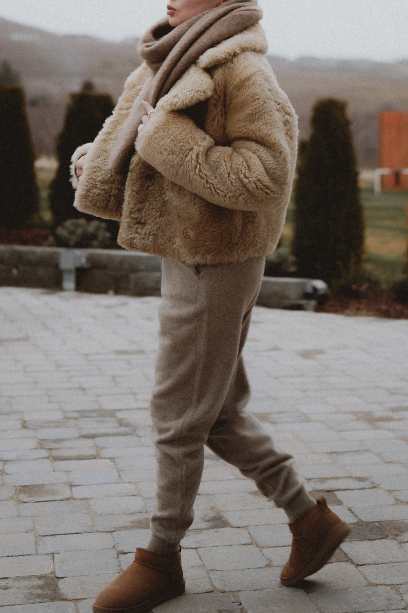 Après ski 🎿 
- knitted joggers
- UGG mini
- cropped fuzzy jacket 
- oversized scarf 🧣 

#LTKSeasonal #LTKTravel #LTKootd