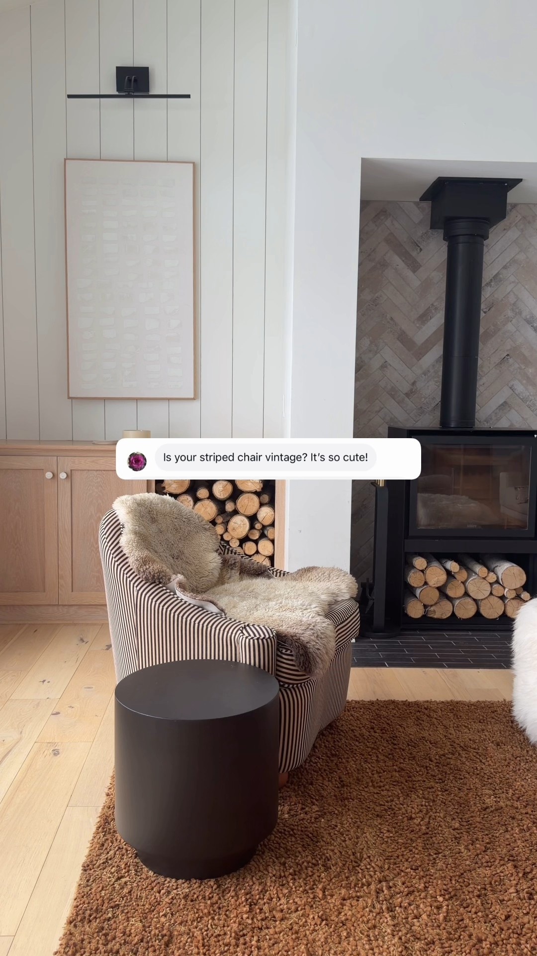 Hey! It’s actually from West Elm! 

The chair is stunning, but the pillows are beautiful too.

Living room in inspiration, home, neutral, modern, Nordic, Scandinavian