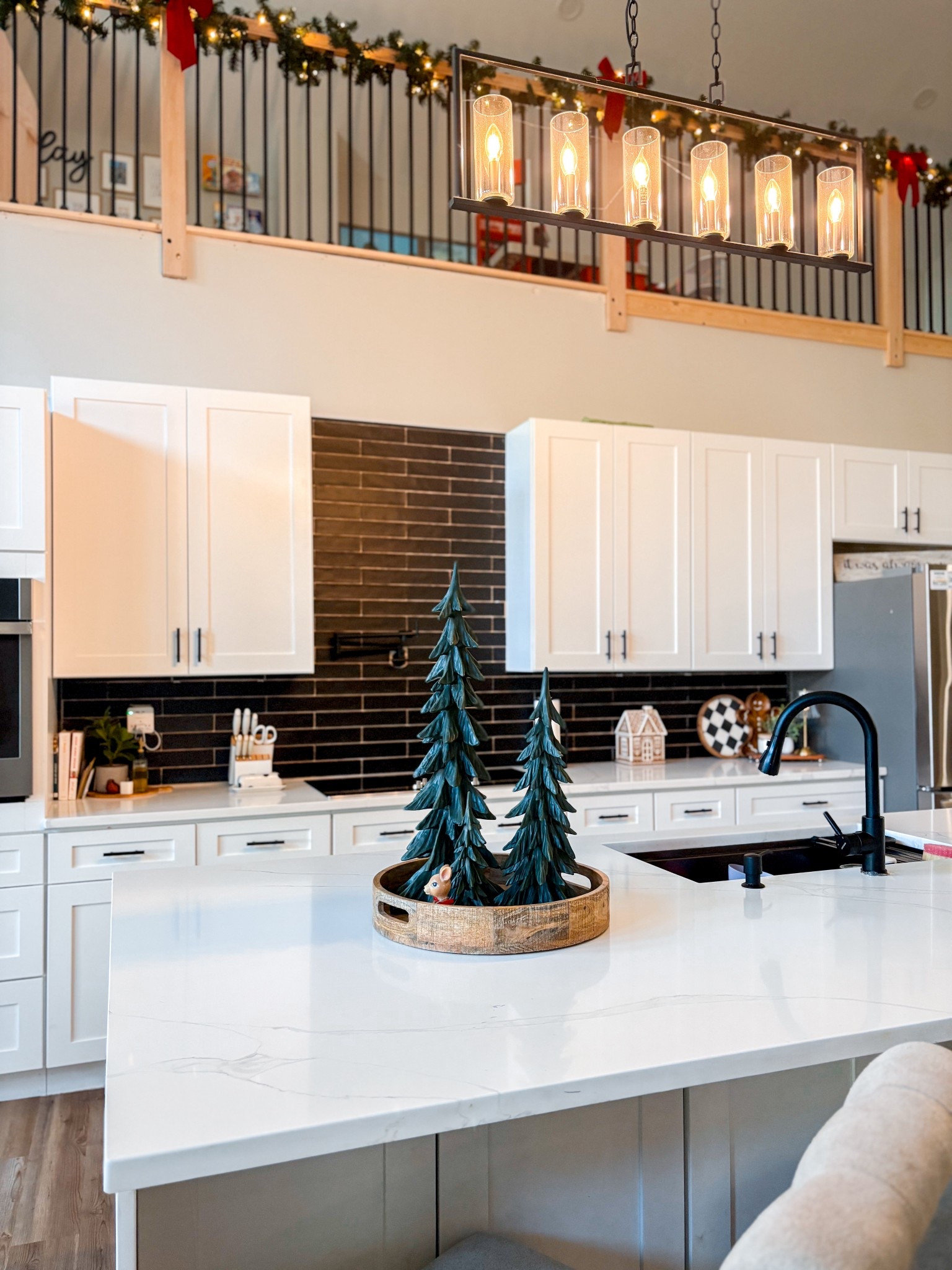 The garland helps tie all the festiveness downstairs! ❤️✨🎄 #christmas #christmastree #christmasribbons #christmasdecor #decorate #home #ribbon #festive #traditionalchristmas #kitchen #kitchendecor

#LTKHoliday #LTKSeasonal #LTKGiftGuide