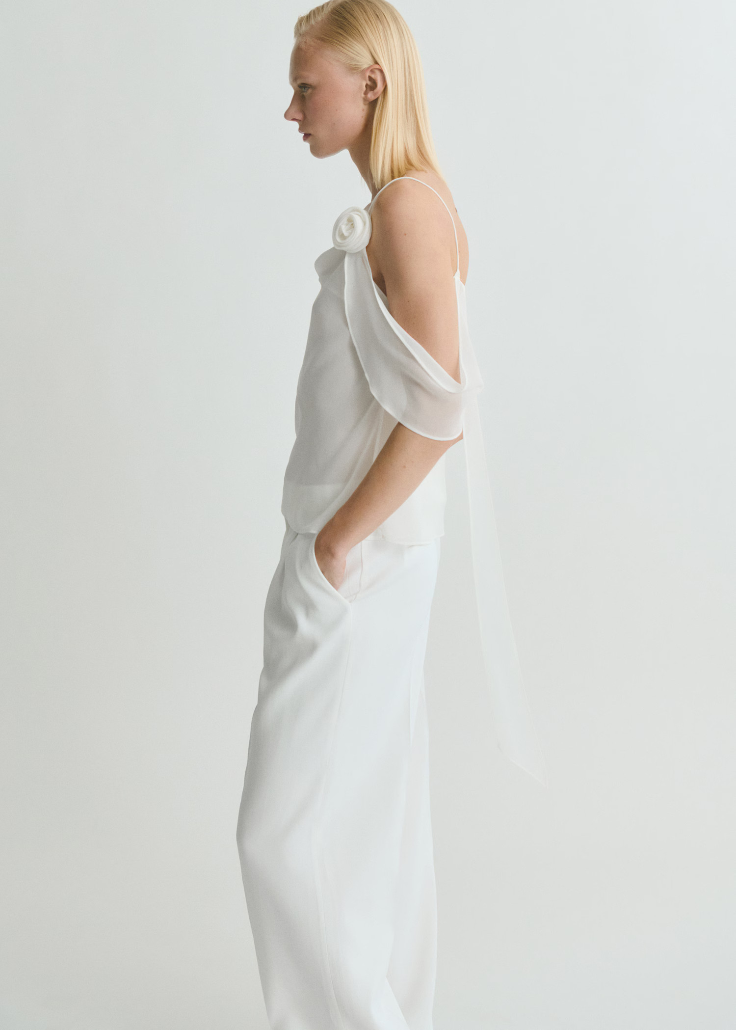 Draped top with flower detail - Donna | MANGO Italia | Mango EU