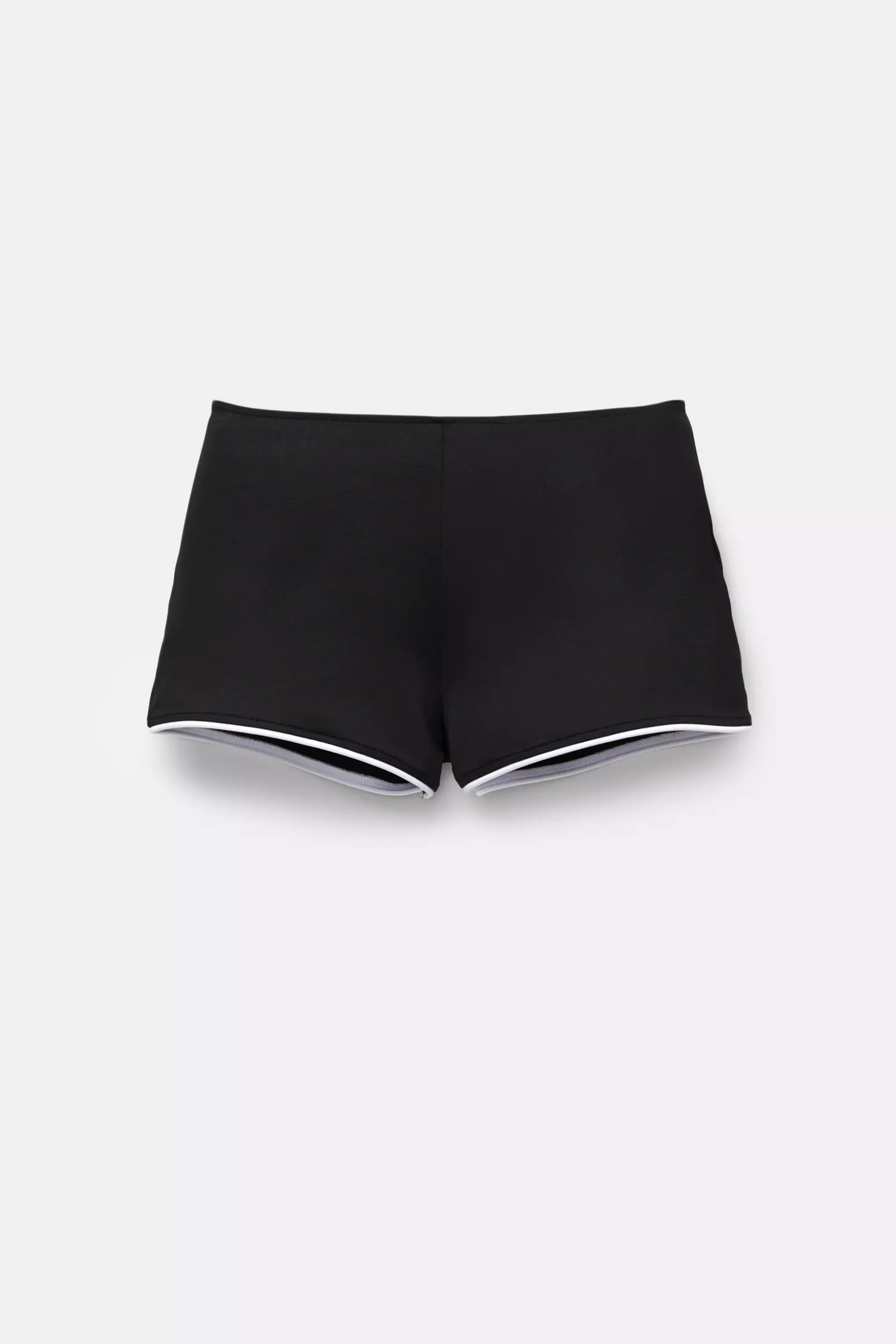 Polyamid-Shorts mit Biesen | PULL and BEAR DE
