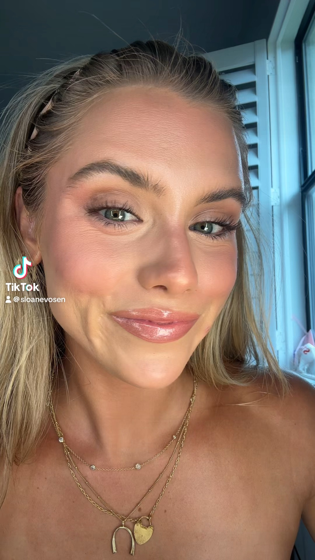 okay tarte what magic is in this lip oil because WOW I AM OBSESSED. This is the only lip product i have used on my lips today other than liner and typically by the end of day my lips would feel dry or crusty or crack and NOPE they still feel hydrated and smooth. Mark my words ive never been a lip oil over lip gloss or mask girly but if one product would convince me it would 1000% be this @tarte cosmetics 💋🤭

#tartelipoil #tartelipoils #bestlipoilever #tartecosmetics #tartecosmeticsreview #tarte #tartemaracujajuicylip #tartelipplump #makeup #makeuphacks #makeuptok #makeuptips #makeuptutorial #grwm #favoriteproducts #makeupfavorites #lipoil #lipoils #lipoilreview #lipoiltryon #lipoilgloss 

#LTKVideo #LTKFindsUnder50 #LTKBeauty