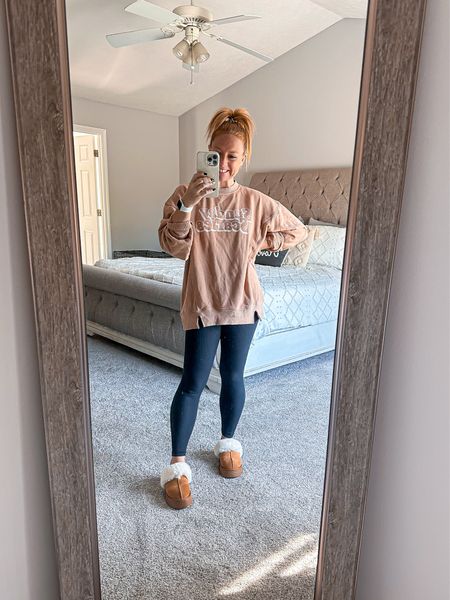 Every week. Anyone else? (Excuse the wrinkles)

Sunday Scaries oversized sweatshirt- wearing XXS
Leggings- XS short
Slippers- size 6

#LTKfindsunder100 #LTKfindsunder50