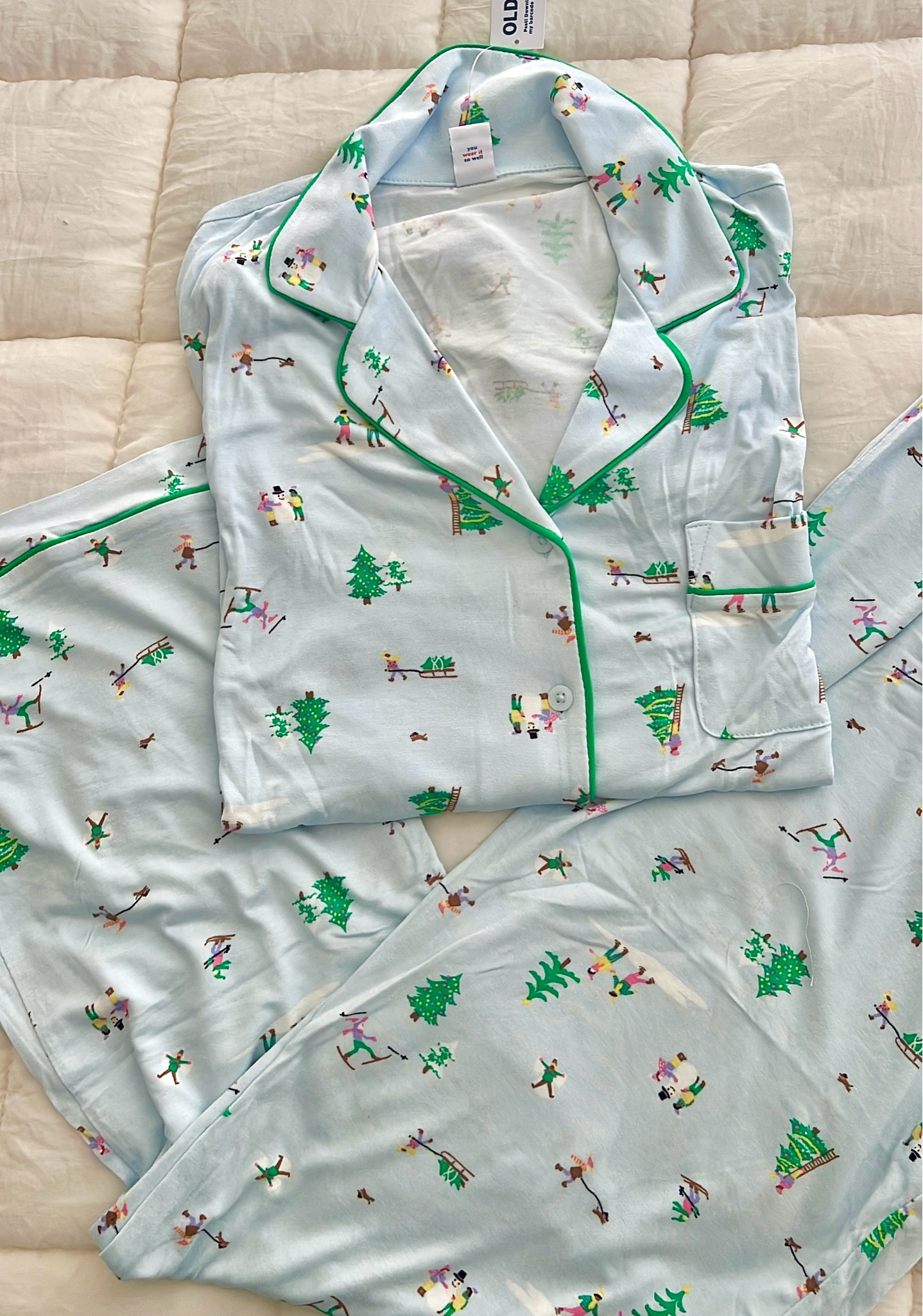VIRAL OLD NAVY PAJAMA SET CURRENTLY 40% OFF !!! 🎄✨⛷️ so many different variations of these too!! i grabbed the long sleeve pant set, but they have a short set and short sleeve sets as well!!! such a cute winter wonderland dream pj set and i am obsessed!!! wearing a size small in these for reference 🫶🏻

#LTKFindsUnder50 #LTKSaleAlert #LTKSeasonal