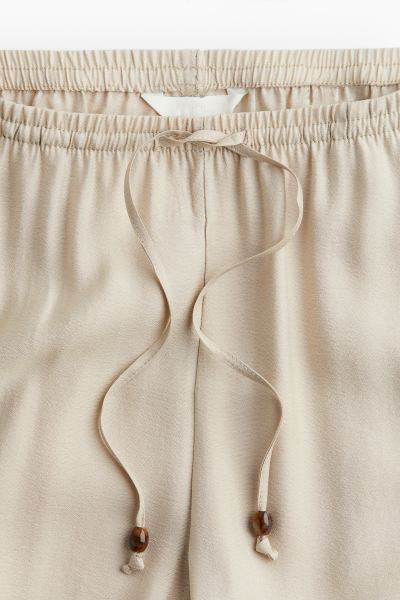 Wide pull-on trousers - Regular waist - Long - Beige - Ladies | H&M GB | H&M (UK, MY, IN, SG, PH, TW, HK)