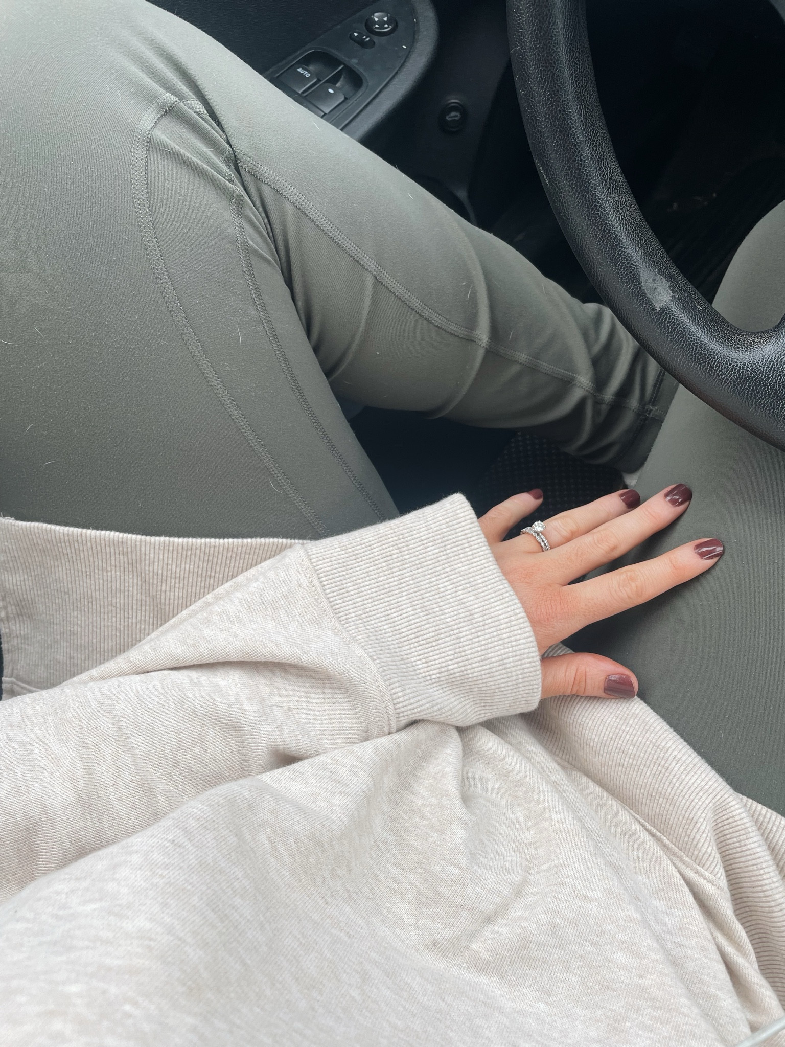 Best Amazon leggings & $10 sweatshirt 

#LTKFindsUnder50 #LTKStyleTip #LTKActive