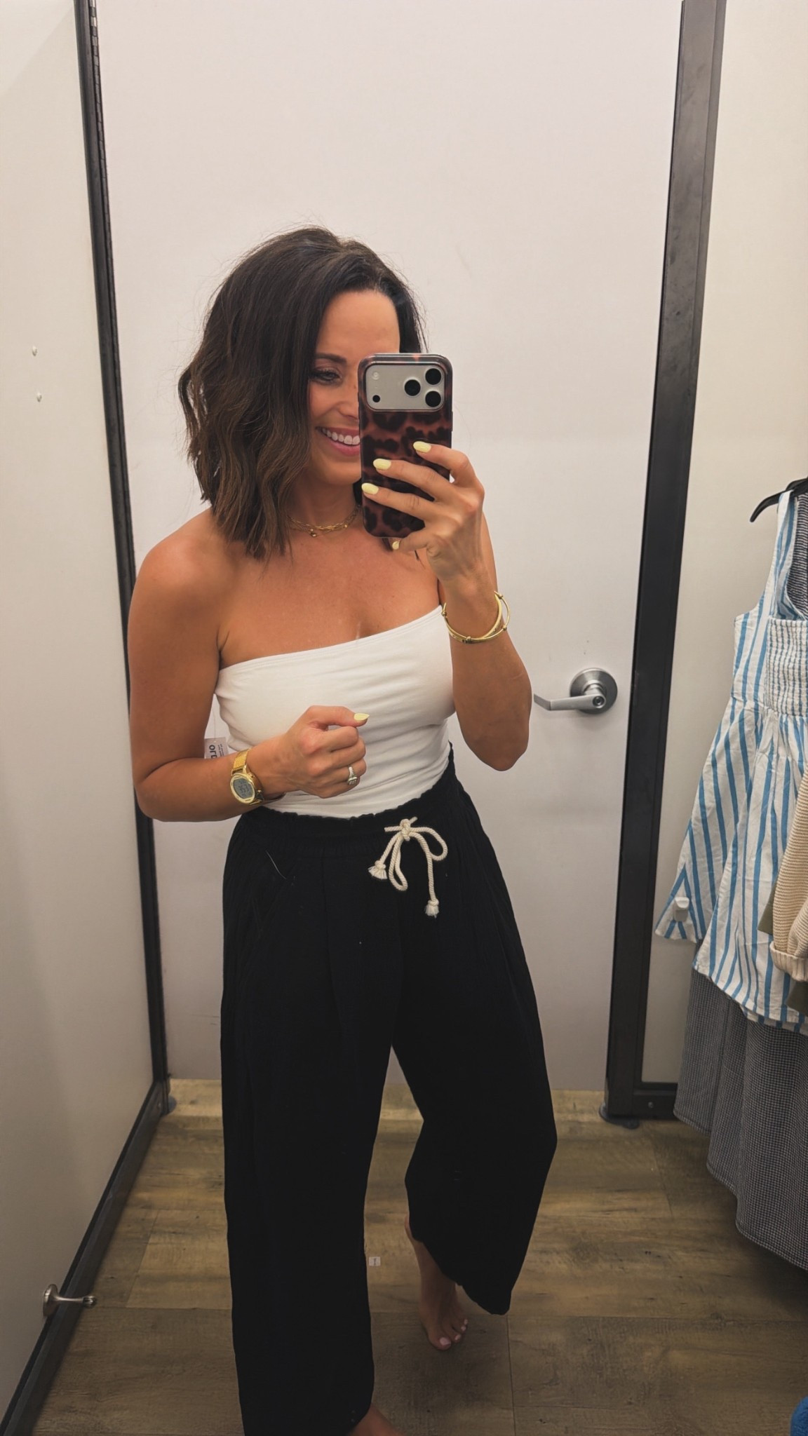 Old Navy basics you’ll wear on repeat 🤍 These pull-on pants are so comfy and easy to style — paired with a simple tube top for the perfect summer look.

#oldnavystyle #casualoutfit #summerstyle #linenpants #affordablefashion 