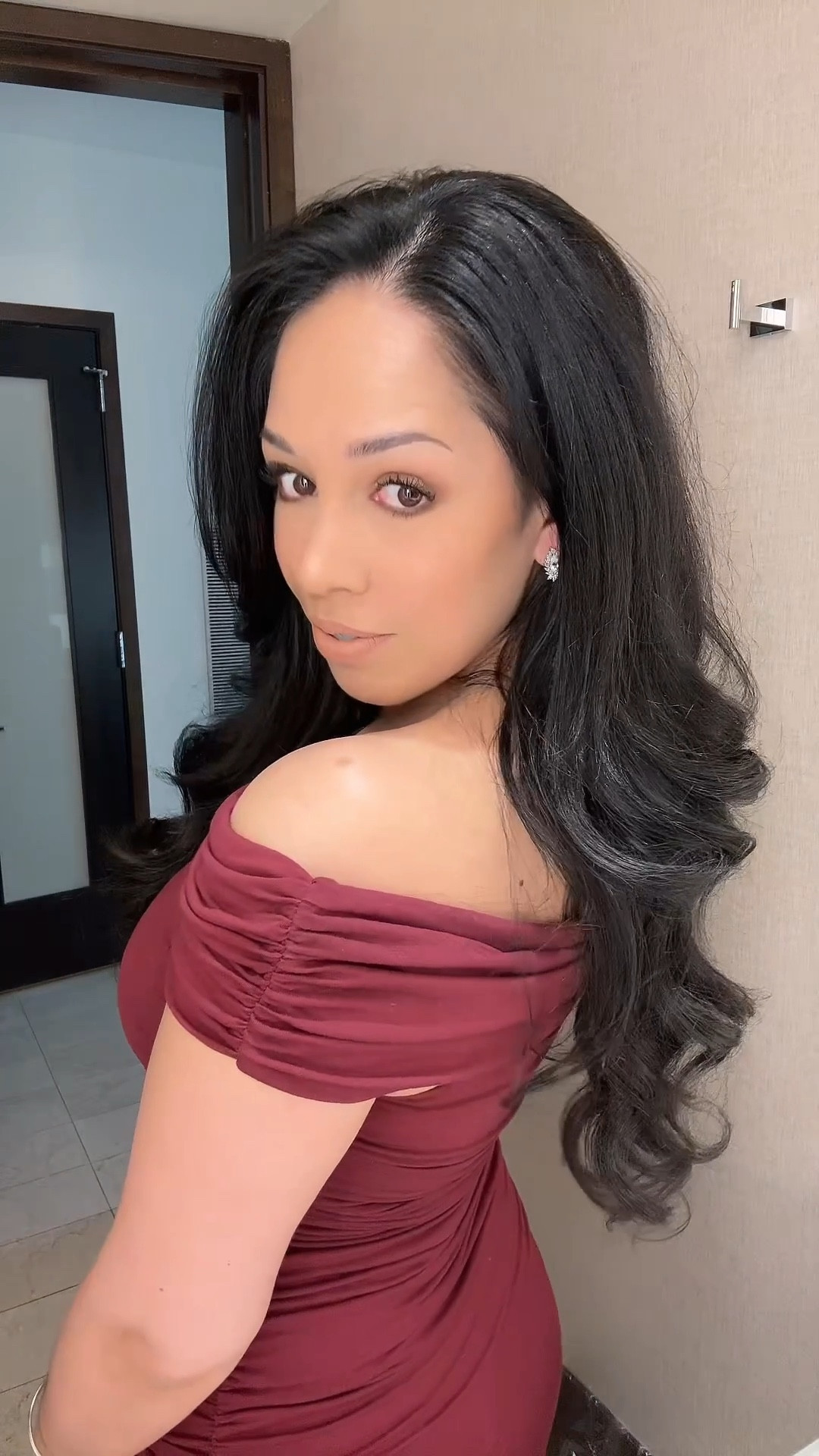 Let’s get glam 💋

makeup transition, makeup reels, makeup lover, makeup routine, makeup inspo, glam squad, sephora makeup, beauty gram

#makeuplooks
#makeupvideo
#makeuplovee
#sephorasale
#sephoramakeup
#beauty
#glam