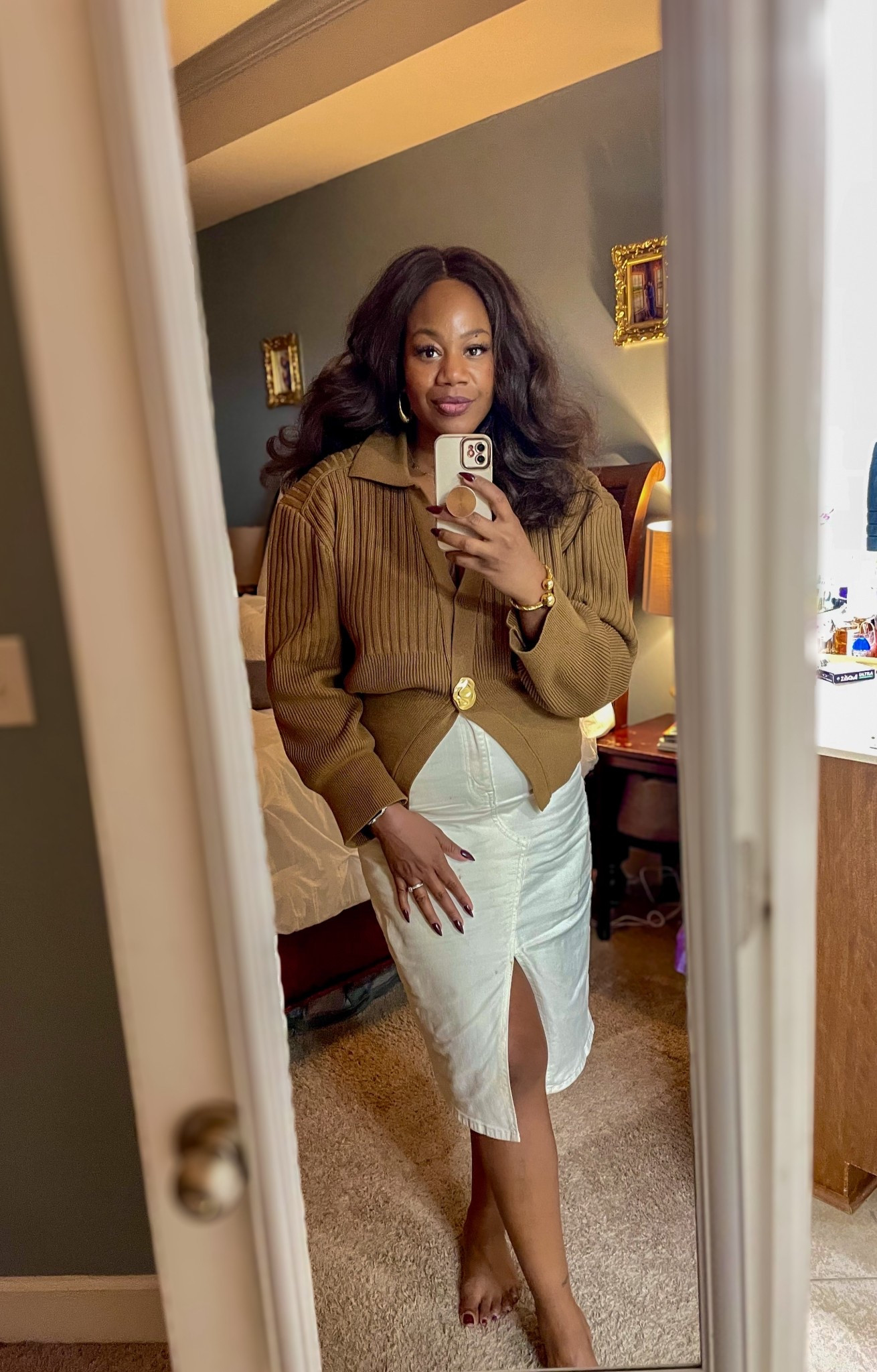 I feel at home in neutrals 🤍🤎 this cardigan is a must have as the temperature drops. It’s heavy  enough to be worn alone or over a tank. The material is super soft and the fit is loose. I added detachable shoulder pads for a more structured. I’m wearing a US size 12 or XXL.

#LTKMidsize #LTKStyleTip #LTKOver40