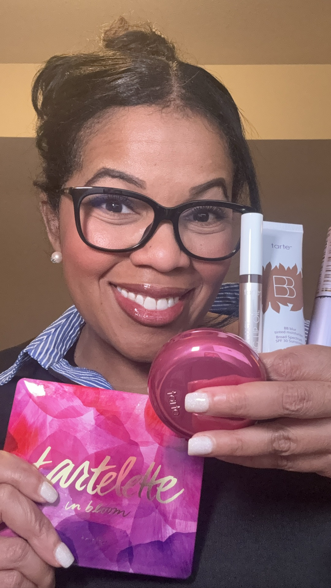 @Tarte sent me makeup to try. I used the blur tinted moisturizer, tubing mascara, Marjuca Juicy Plumping Lip Oil, and the fabulous Amazonian clay eyeshadow palette to create a great every day look! Use the code EARLY CYBER