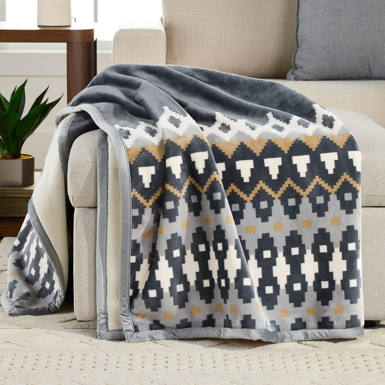 Better Homes & Gardens Printed Velvet Plush Reverse to Faux Fur Super Soft Throw Blanket, Oversiz... | Walmart (US)