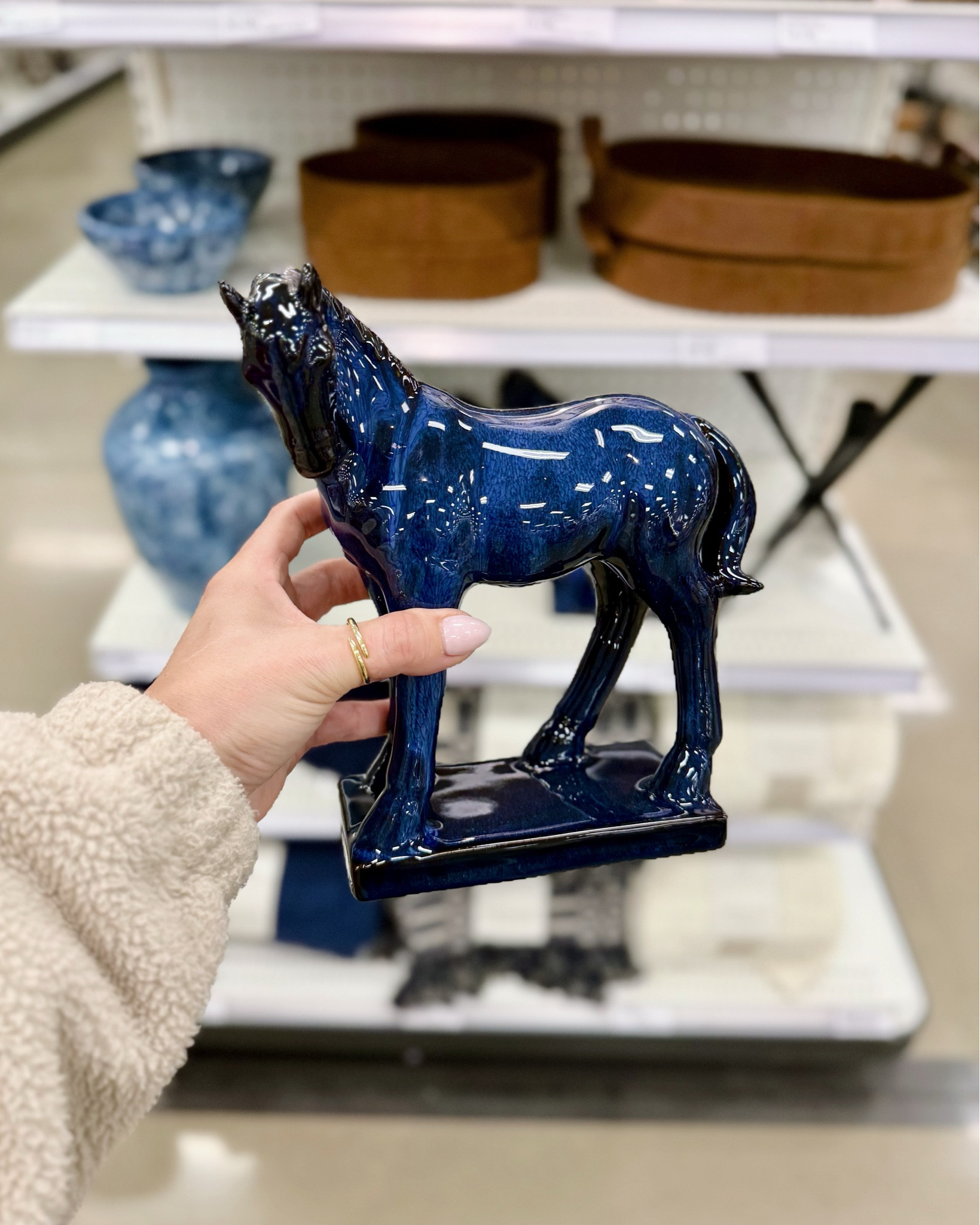 The blues. The browns. The textures… This new home decor collection at Target is serving rich, elevated vibes without the rich price tag 😍👉🏼

@Target 