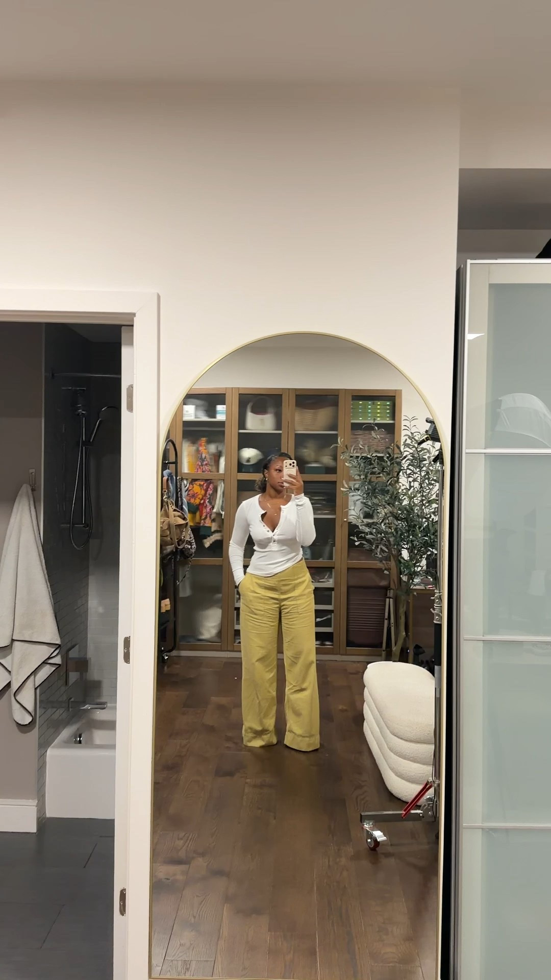 Obsessed with new pants!! Wearing XL bottoms and small top