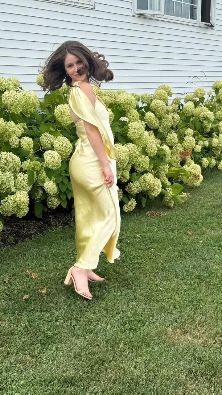 If someone asks you to be in their wedding if think twice 😭💸 

#girls #broke #twobrokegirls #weddingseason #wedding #bridesmaid #azazie #dresses

#LTKWedding