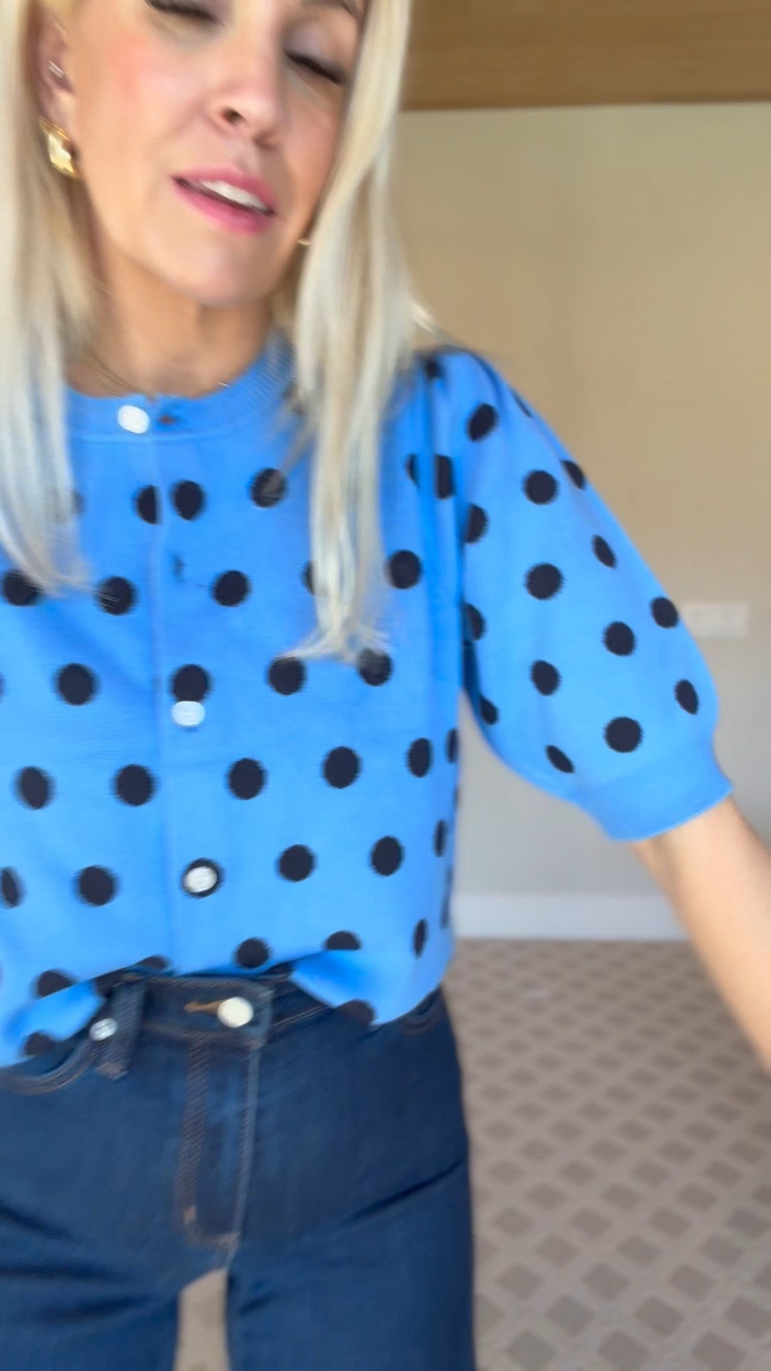 This sweater is new to Walmart! Size M

#LTKFindsUnder50 #LTKootd #LTKFindsUnder100