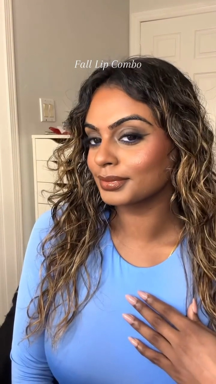 It’s finally time for some darker lip combos 🙌🏽🤎

@maccosmetics @maccosmeticscanada Chestnut lip liner
@nyxcosmetics_canada @nyxcosmetics Canada Nutmeg lip liner
@r.e.m.beauty Glossy Balm in Hocus Cocoa

#psimpressionss #fallmakeup #falllipcombo #falllipstick #falllooks #maccosmetics #nyxcosmetics #rembeauty #torontocreator #torontocontentcreator #sephorasquad2024 #torontomakeupartist #contentcreator
