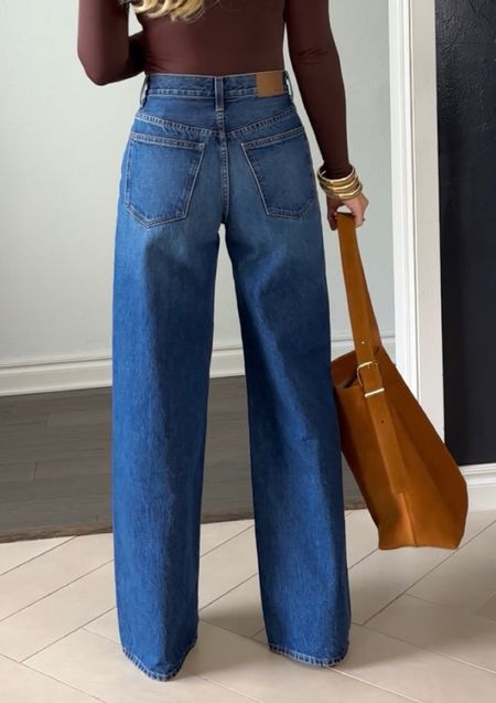 Wide leg jeans
Wide leg denim 
Bucket bag 
Bracelet 


#LTKitbag #LTKfindsunder50
