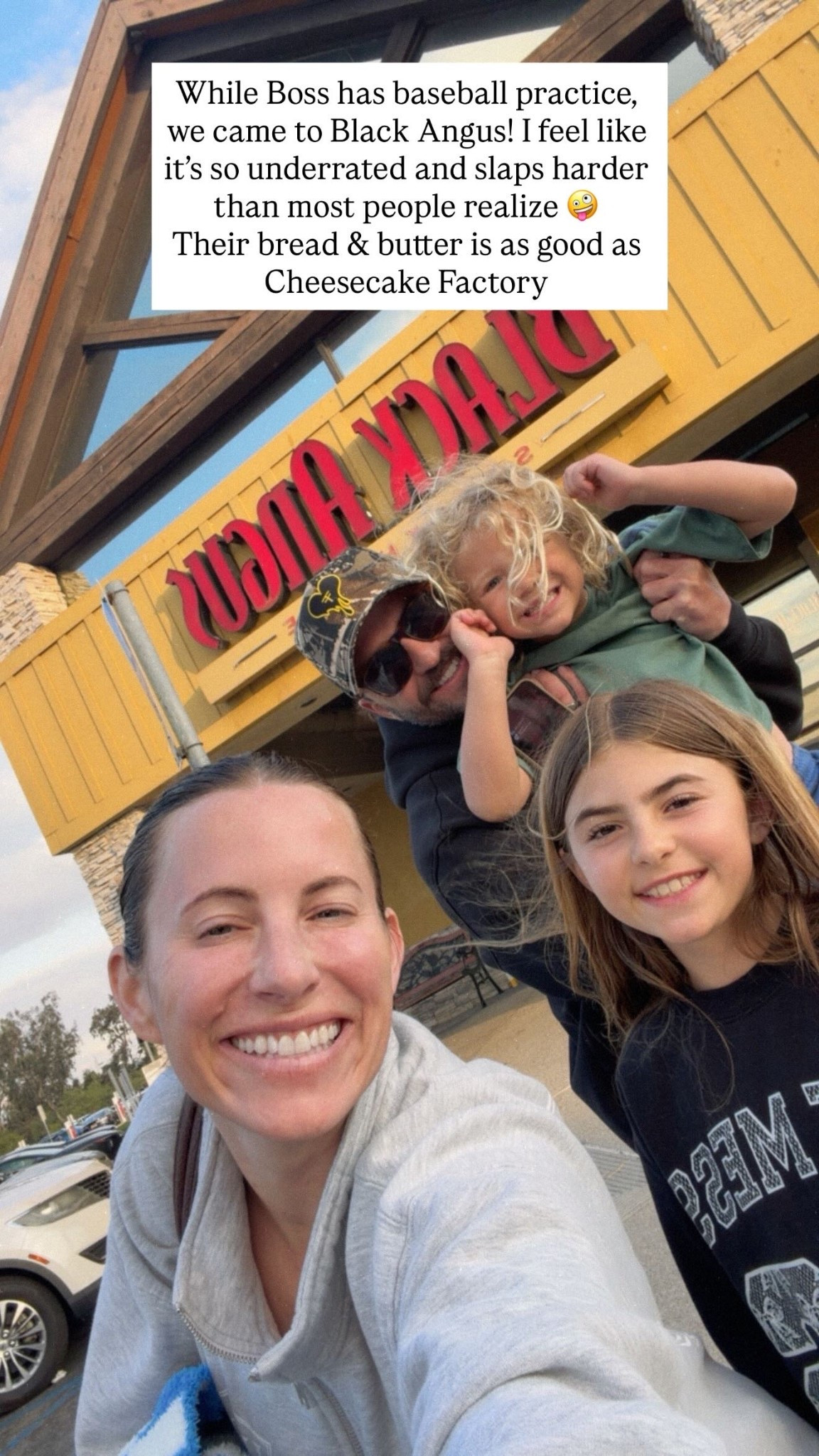 While Boss has baseball practice, we came to Black Angus! I feel like it’s so underrated and slaps harder than most people realize 🤪
Their bread & butter is as good as Cheesecake Factory