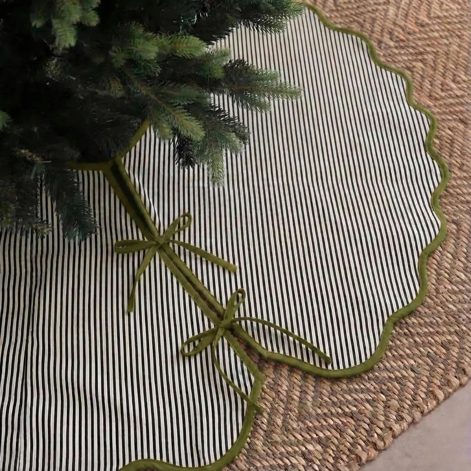Christmas Scalloped piping red TREE skirt, printed tree skirt, striped tartan tree skirt, Christm... | Etsy (Global)