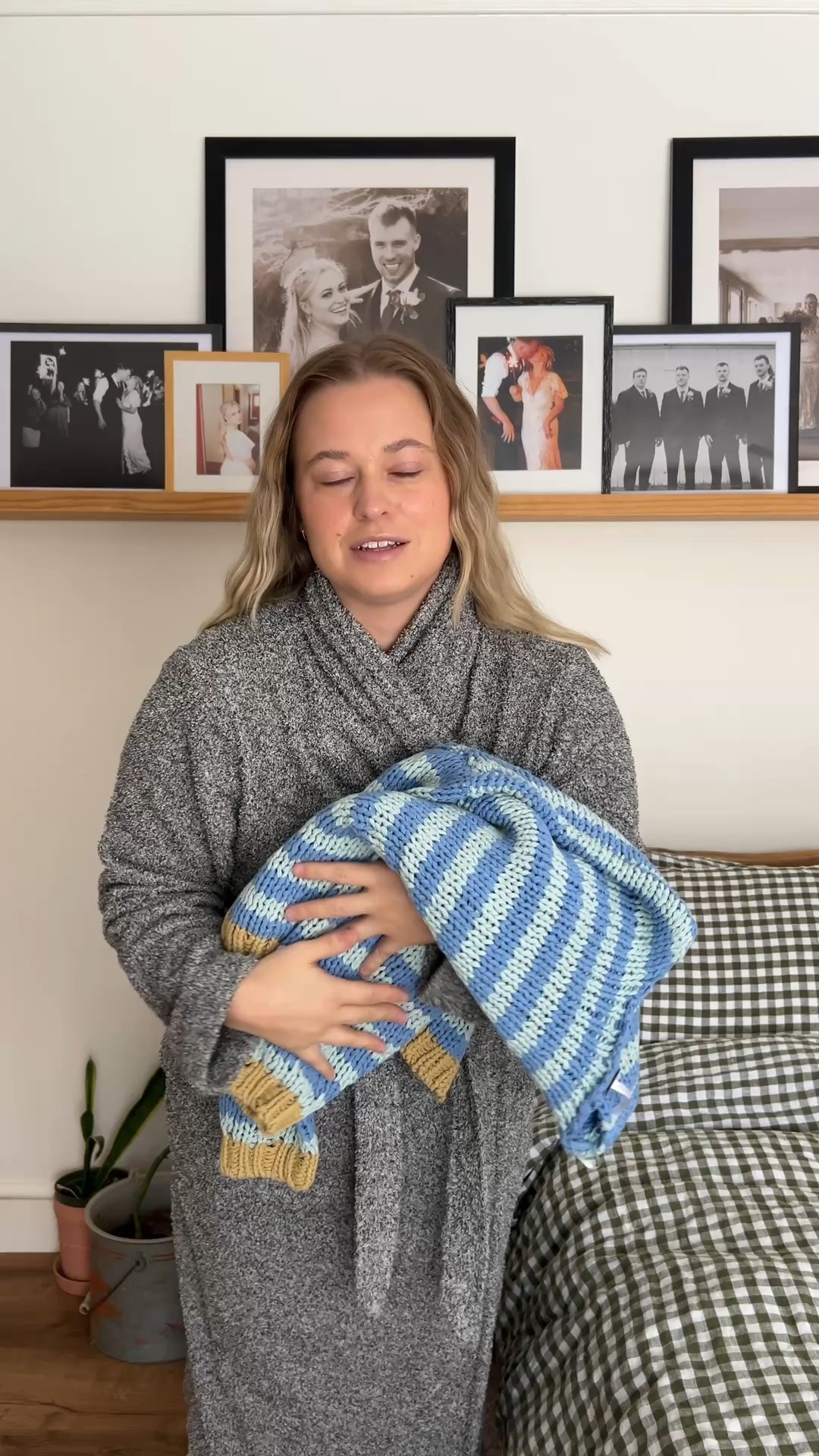 Style a free people sweater with me! 

Sweater size medium 
Jeans size 31 
Long sleeve old from old navy size large (linked similar)

#LTKSaleAlert #LTKootd #LTKgrwm