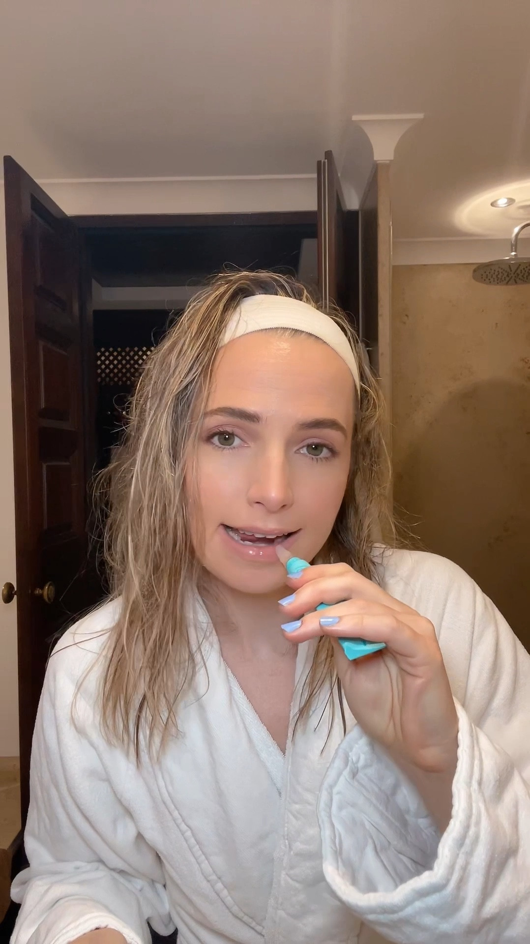 Osea Malibu promo code: LAURENV 🤍get ready with me for dinner in Mallorca and let’s do a clean, natural makeup look  using clean beauty products 🤍 

#LTKBeauty #LTKVideo