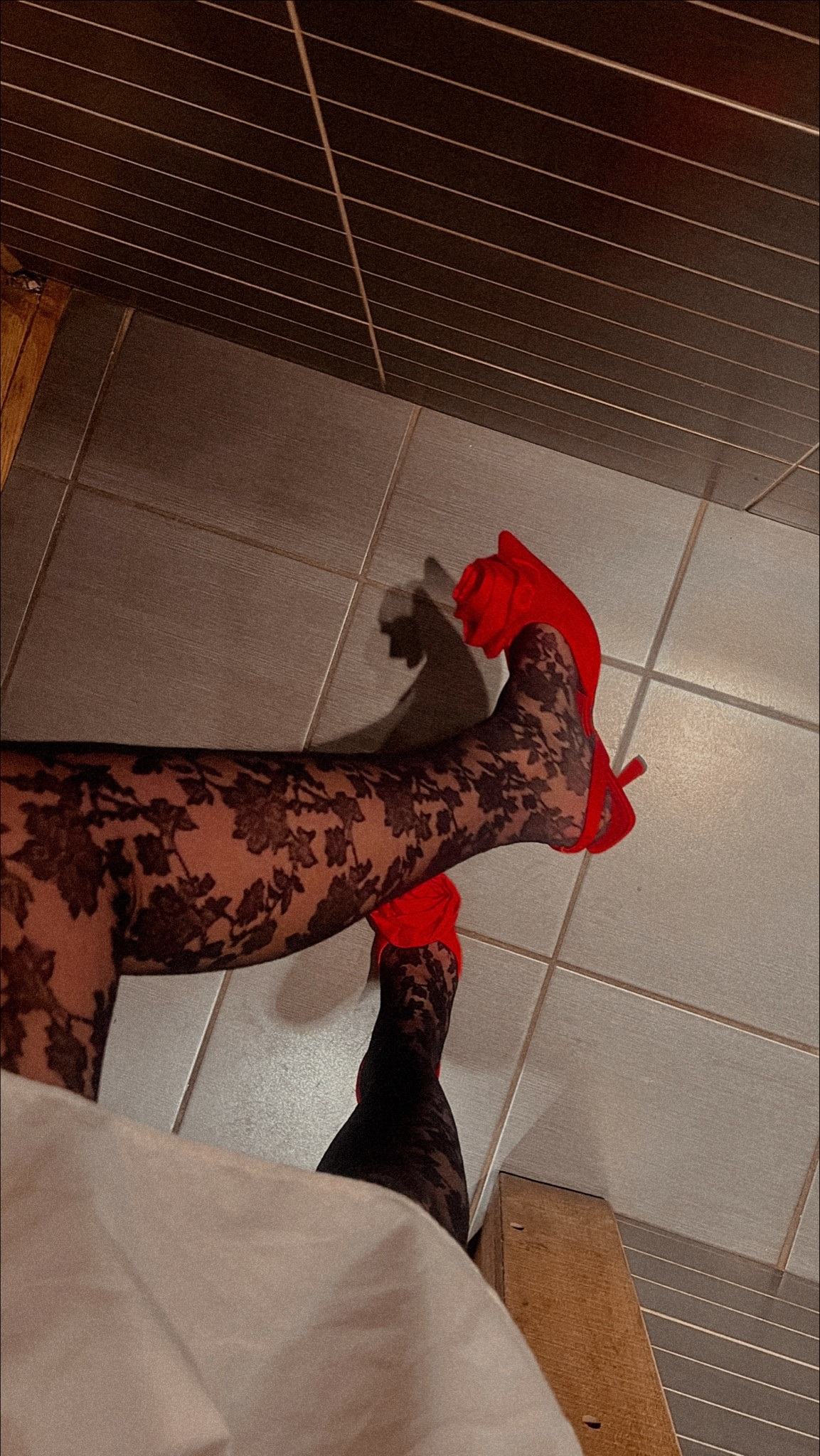 Christmas vibes 🎅🏼🖤♥️

#LTKshoecrush #LTKSeasonal #LTKsalealert