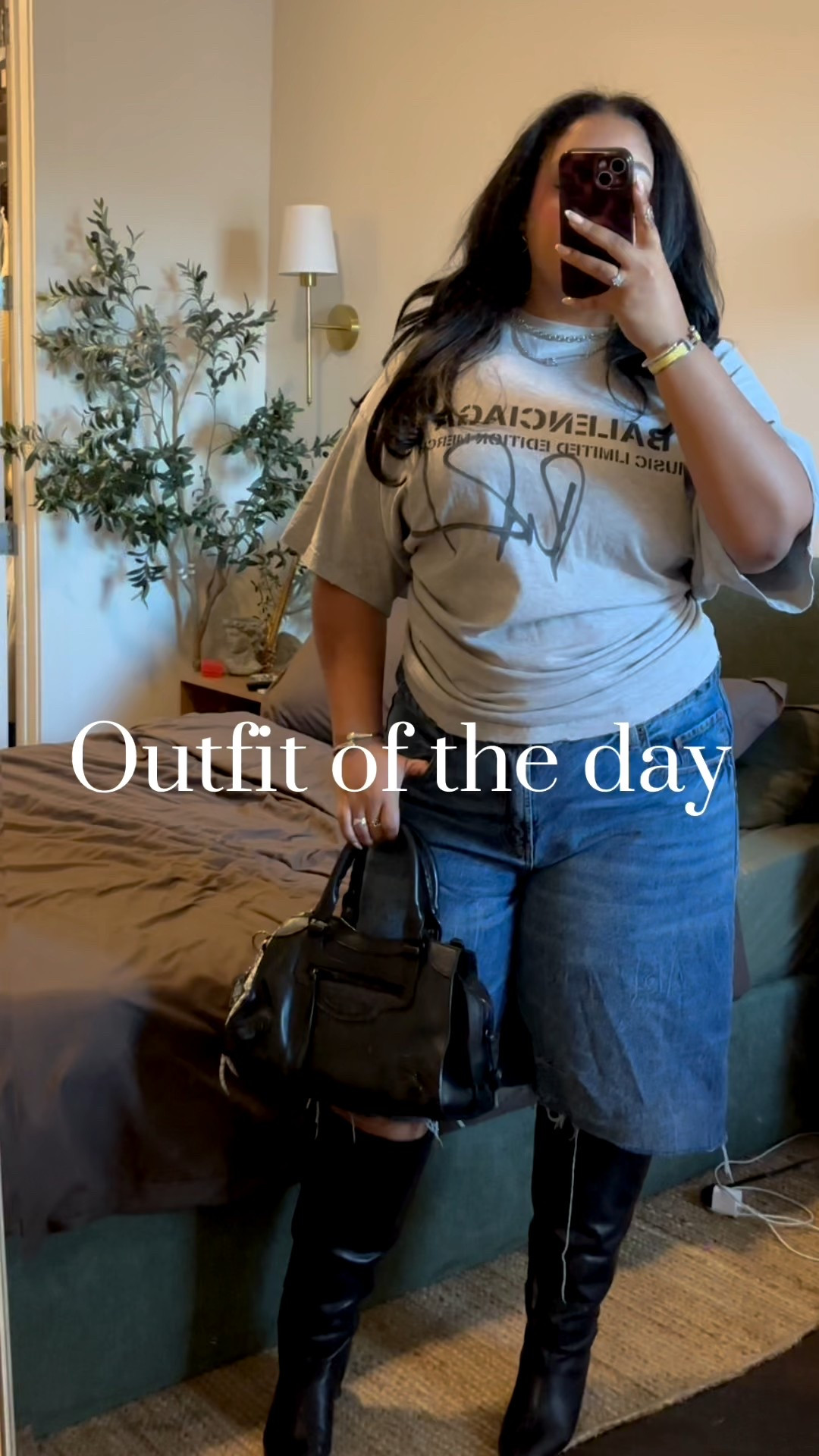 Jorts & boots combo >>

#LTKootd #LTKMidsize